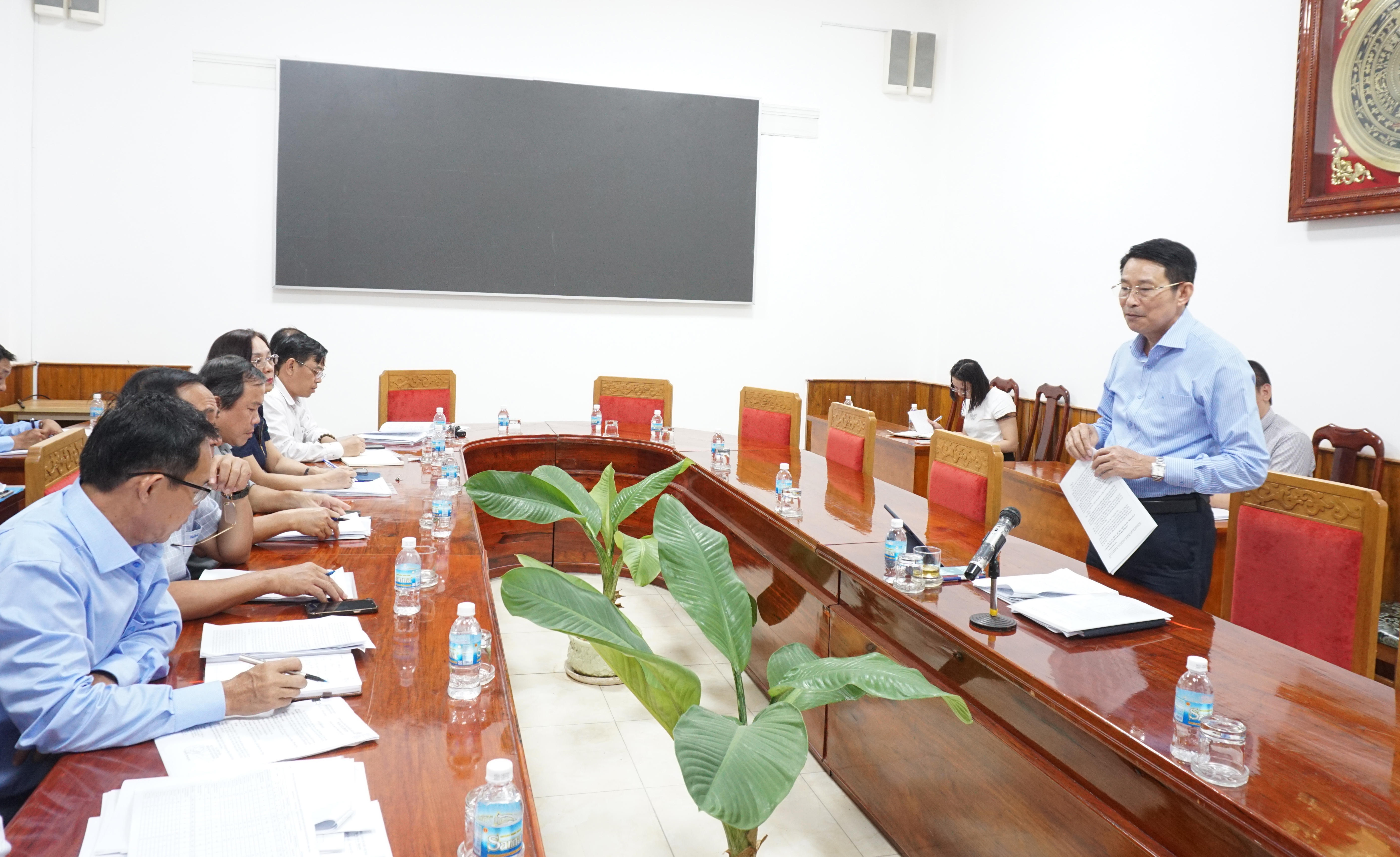 Đồng chí Đinh Văn Thiệu phát biểu chỉ đạo tại cuộc họp