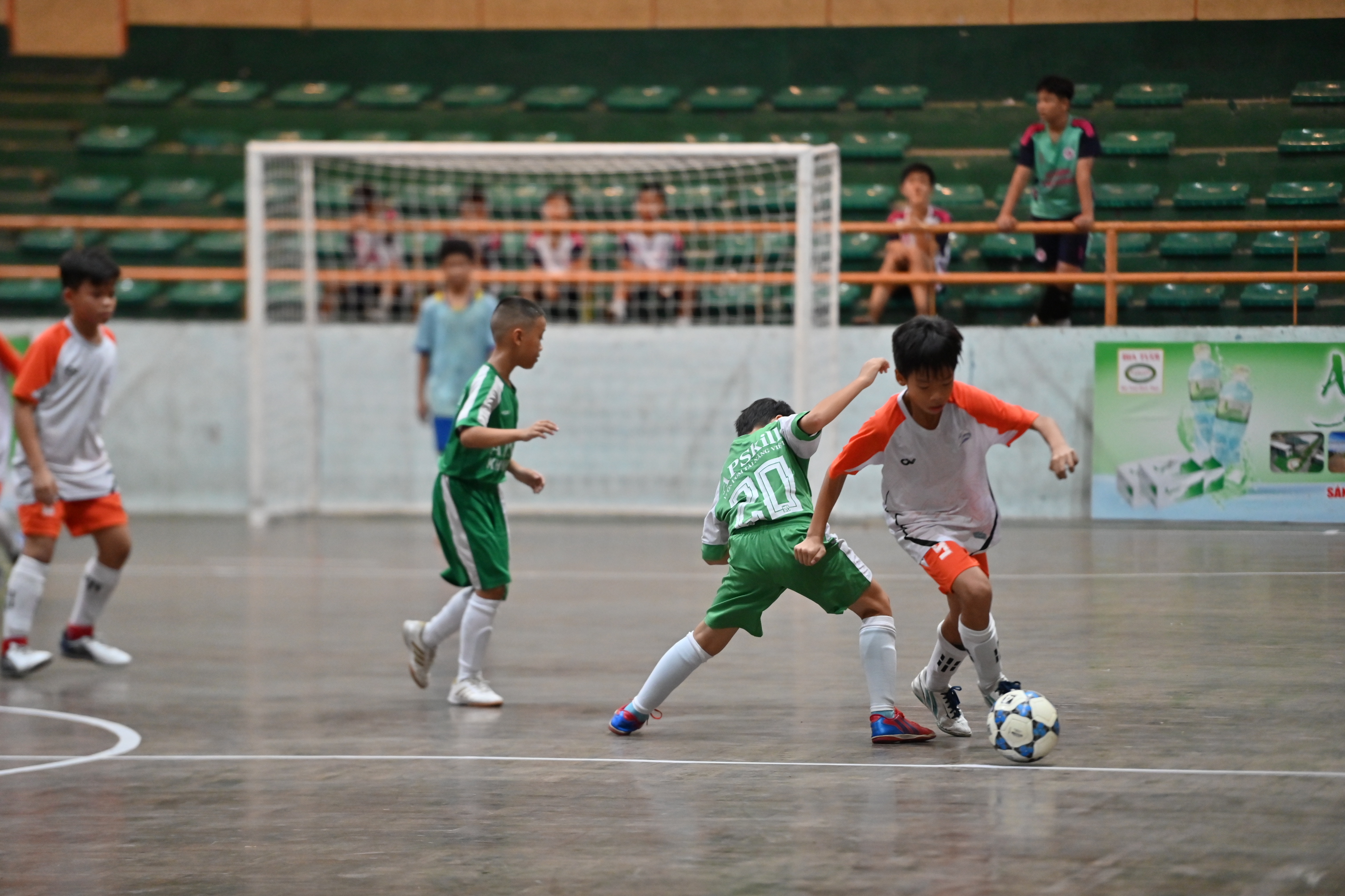 14 đội bóng tranh tài giải bóng đá lứa tuổi U11 tỉnh