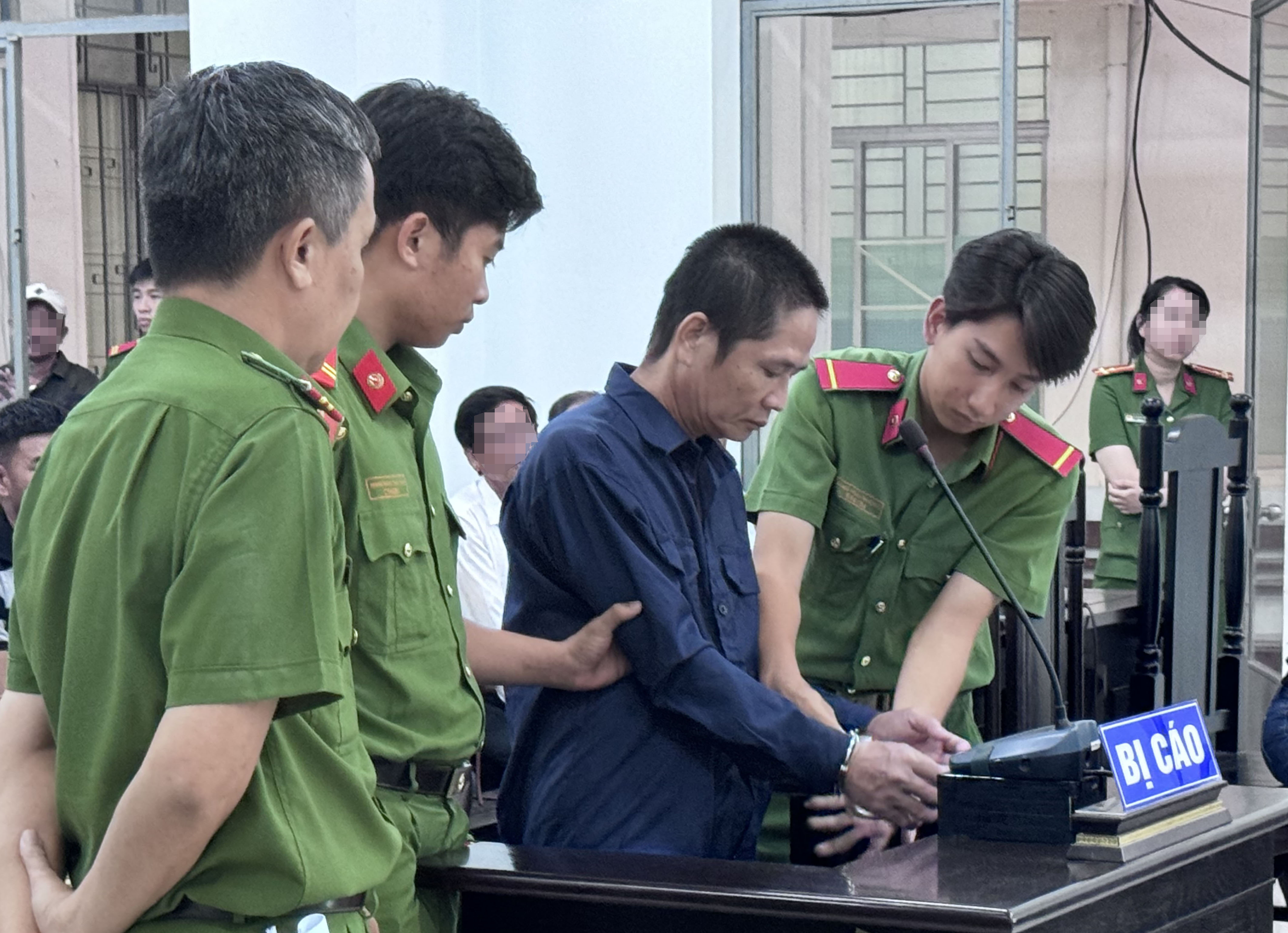 Y án tử hình kẻ giết chết vợ và 3 con