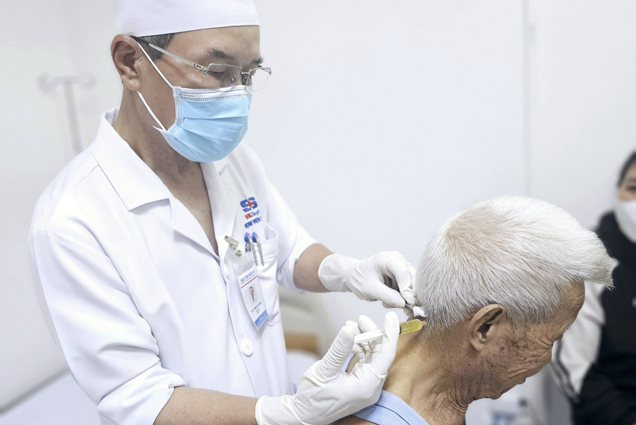 Tiêm huyết tương giàu tiểu cầu tự thân: Hiệu quả trong điều trị bệnh lý về xương khớp