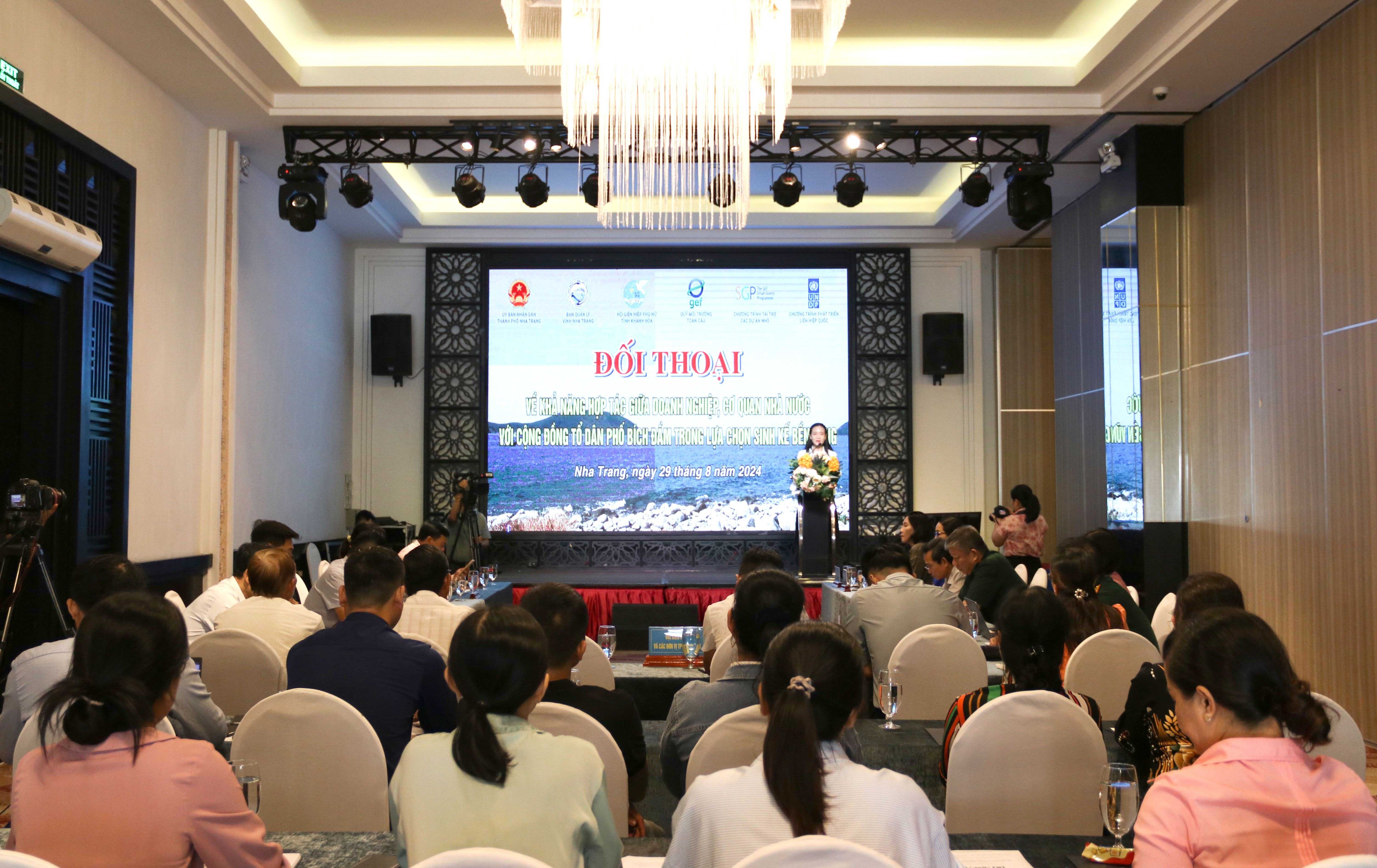 Đối thoại về khả năng hợp tác giữa các bên trong lựa chọn sinh kế cho người dân Bích Đầm