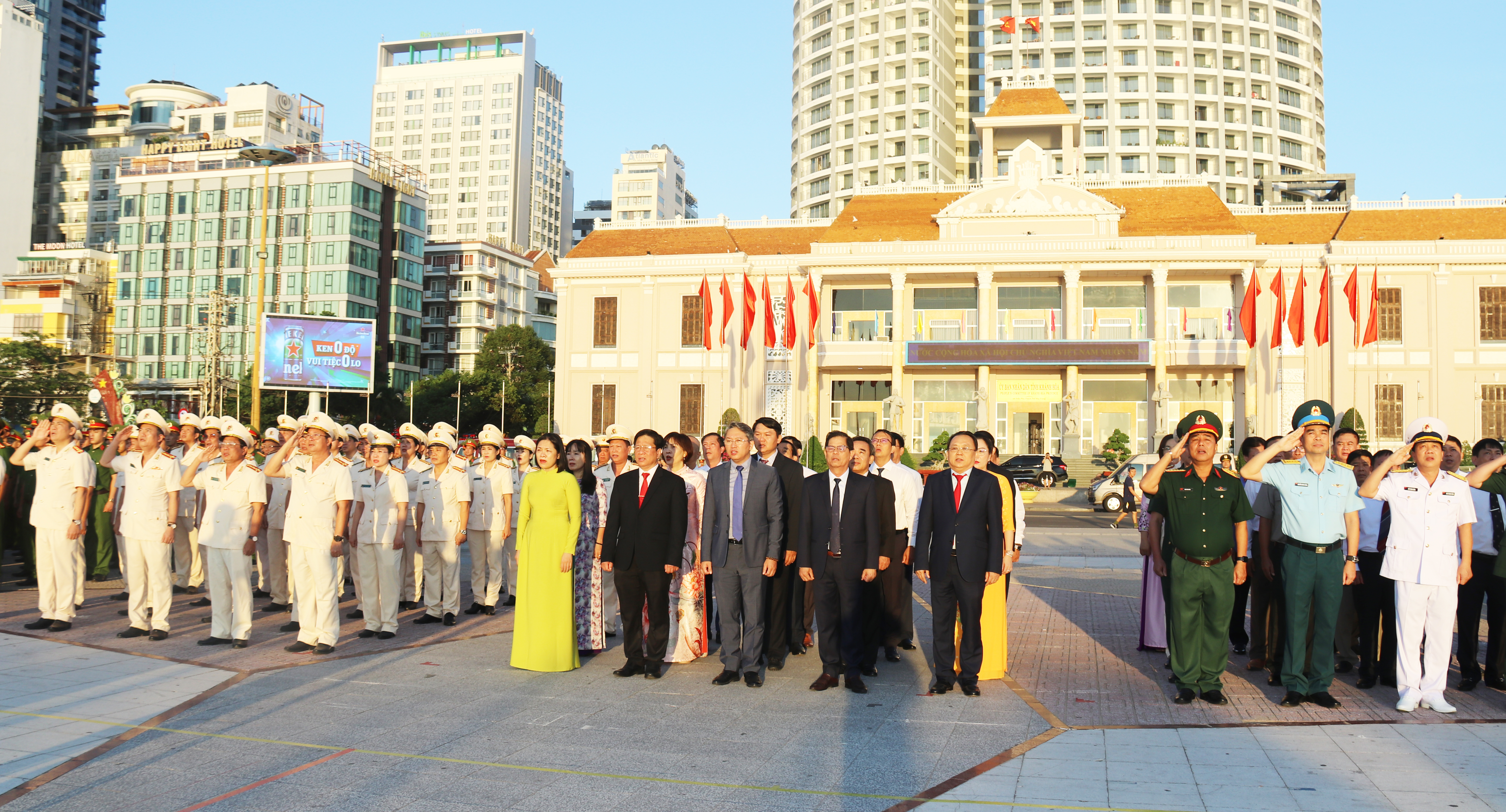 Lãnh đạo tỉnh Khánh Hòa tham dự Lễ chào cờ tháng 8