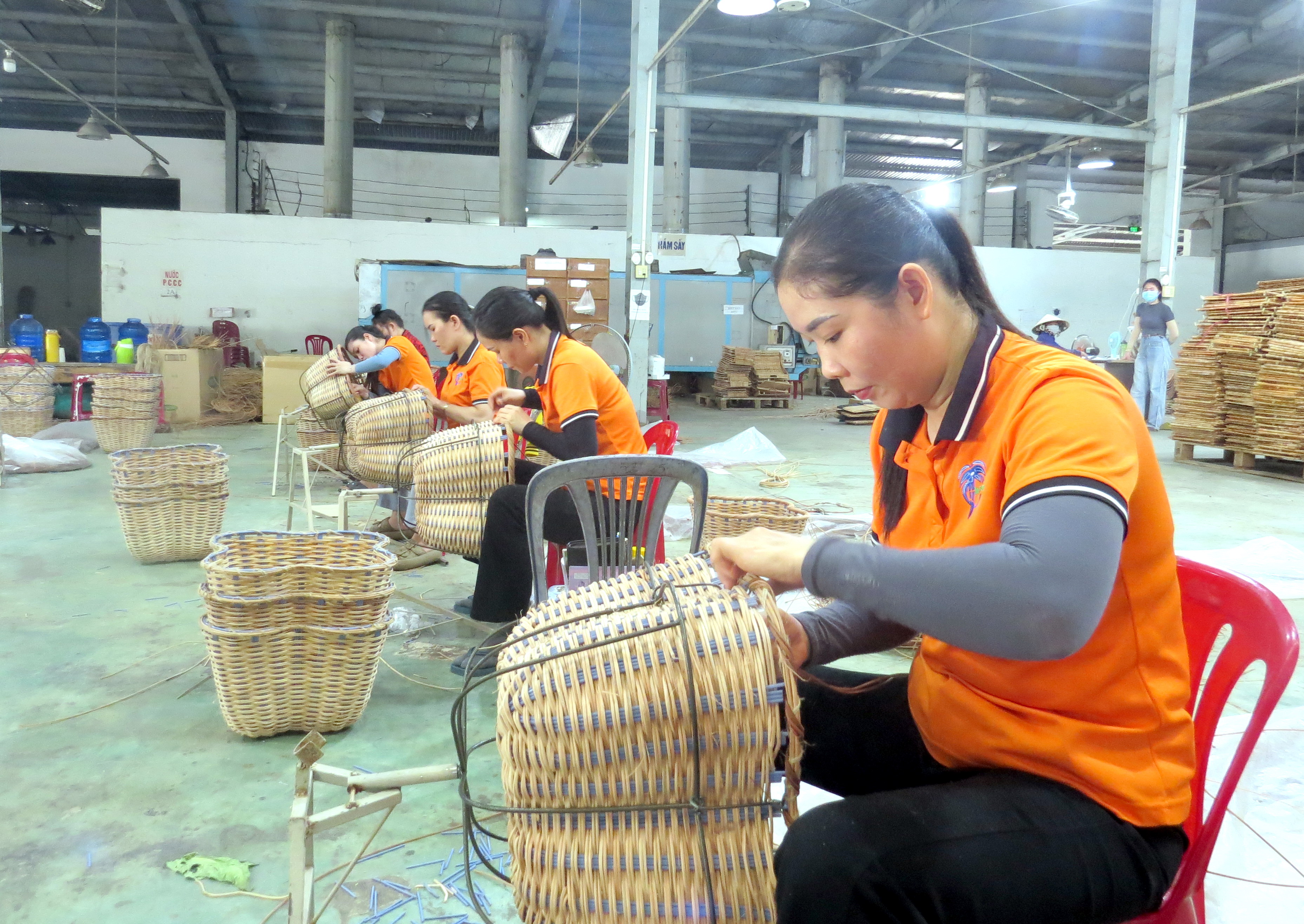 Những người “thổi hồn” vào sản phẩm mây tre đan