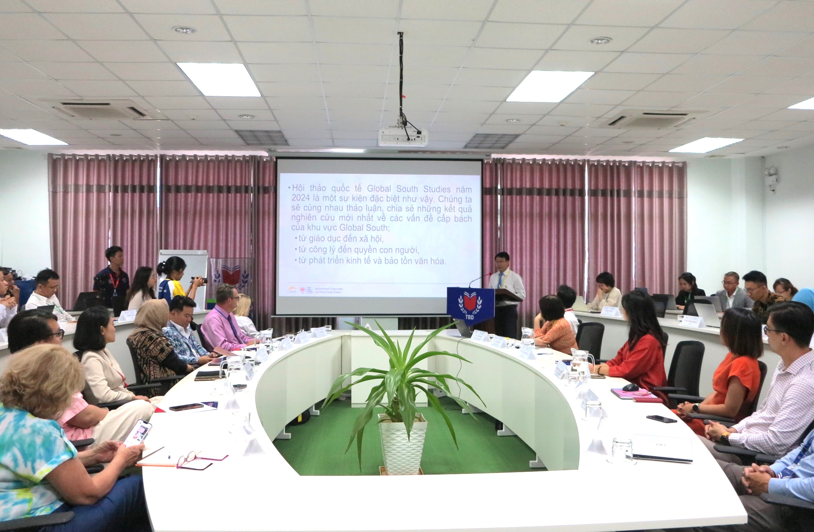 Trường Đại học Thái Bình Dương:: Hội thảo khoa học quốc tế về “Trung tâm hóa tri thức ngoài phương Tây trong bối cảnh toàn cầu”