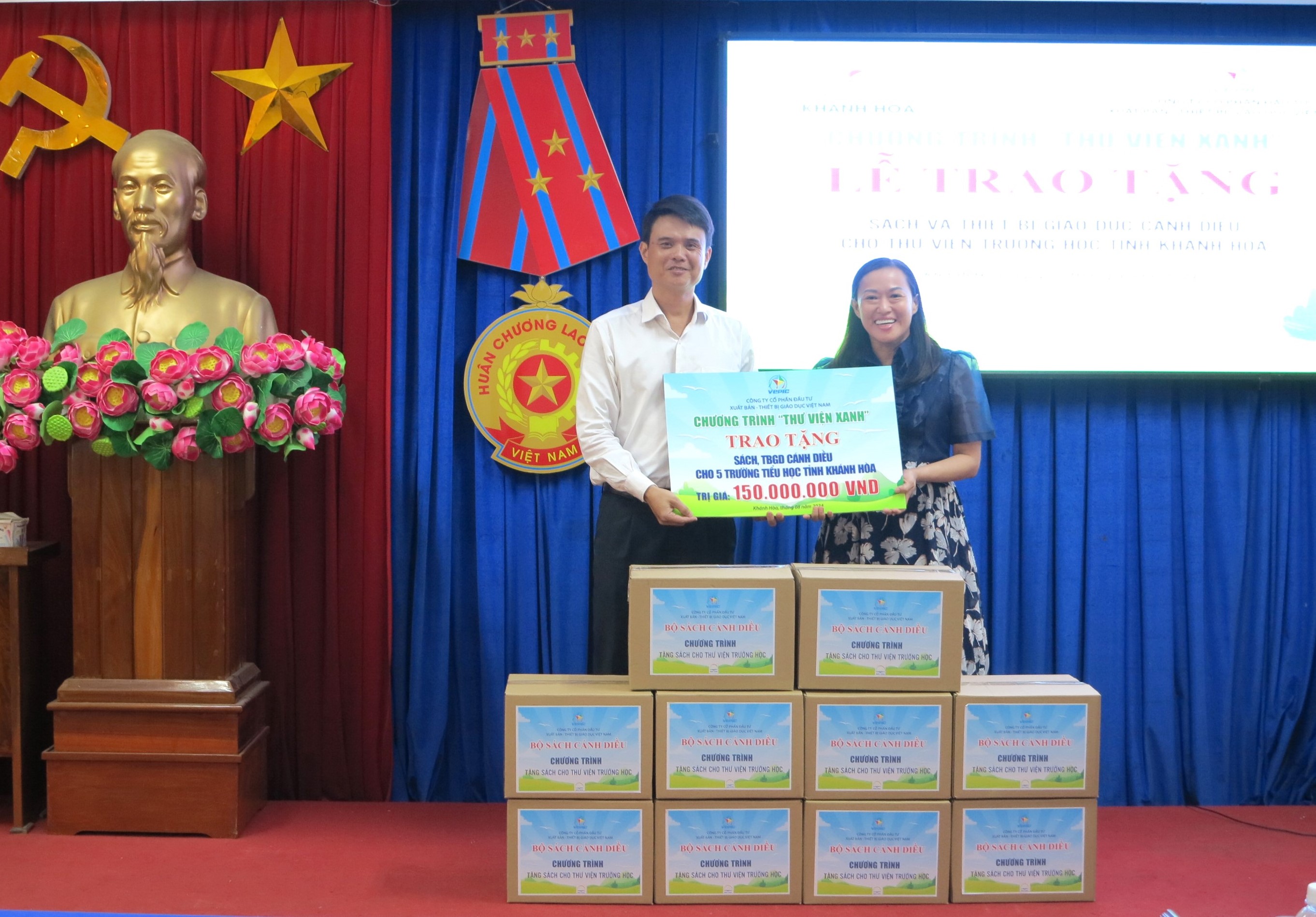 Công ty Cổ phần Đầu tư Xuất bản - Thiết bị Giáo dục Việt Nam: Trao tặng “thư viện xanh” cho 5 trường tiểu học tại Khánh Hòa