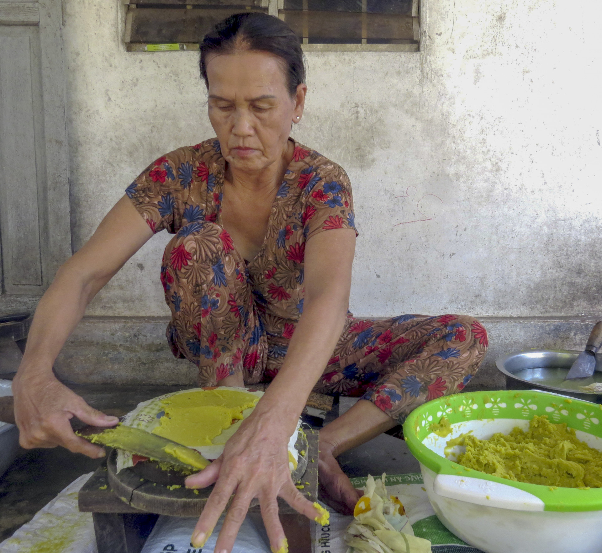 Nghề làm bánh khoai lang xuất hiện ở Ninh Diêm hơn 50 năm qua.
