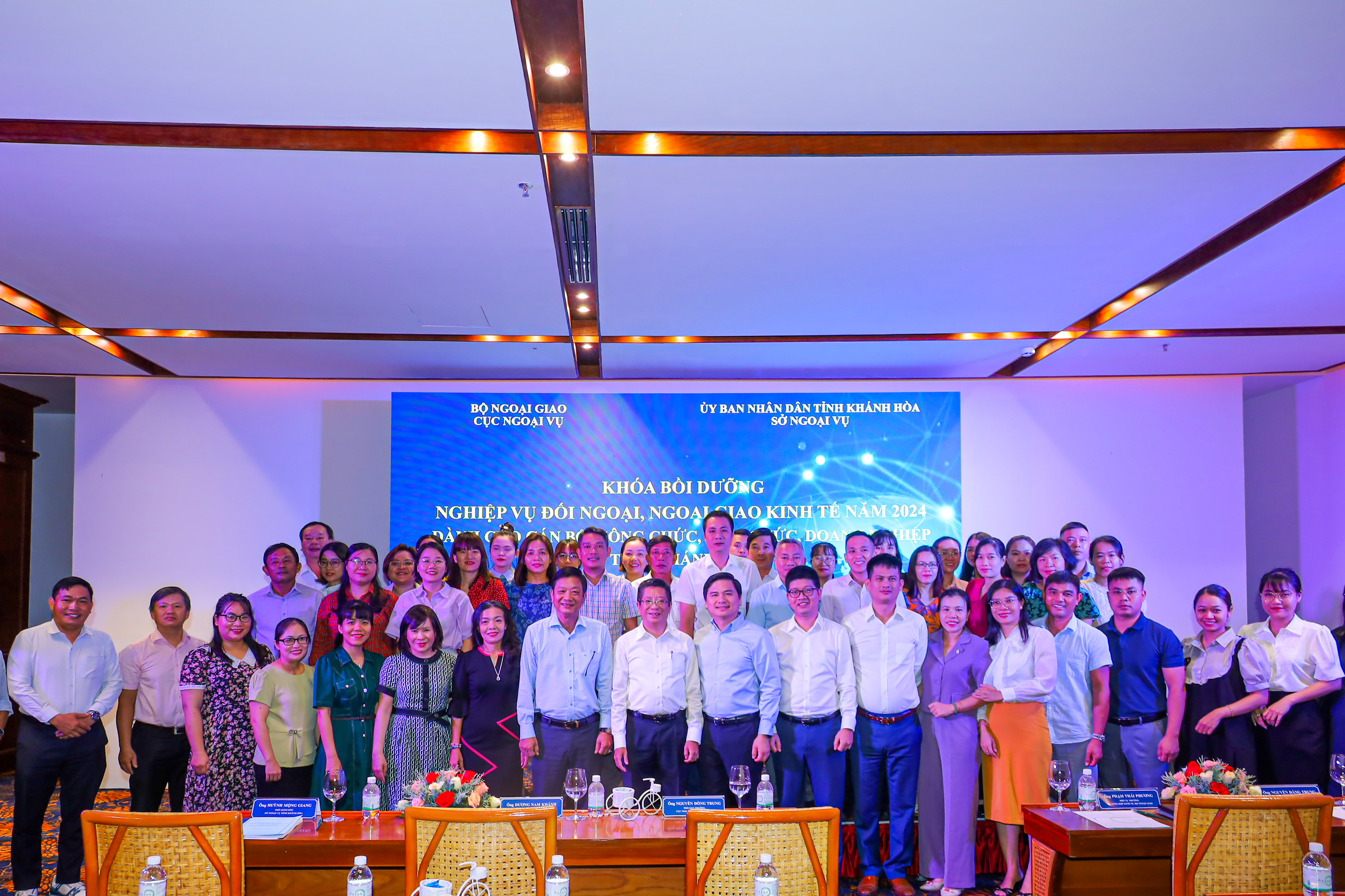 Bồi dưỡng nghiệp vụ đối ngoại, ngoại giao kinh tế