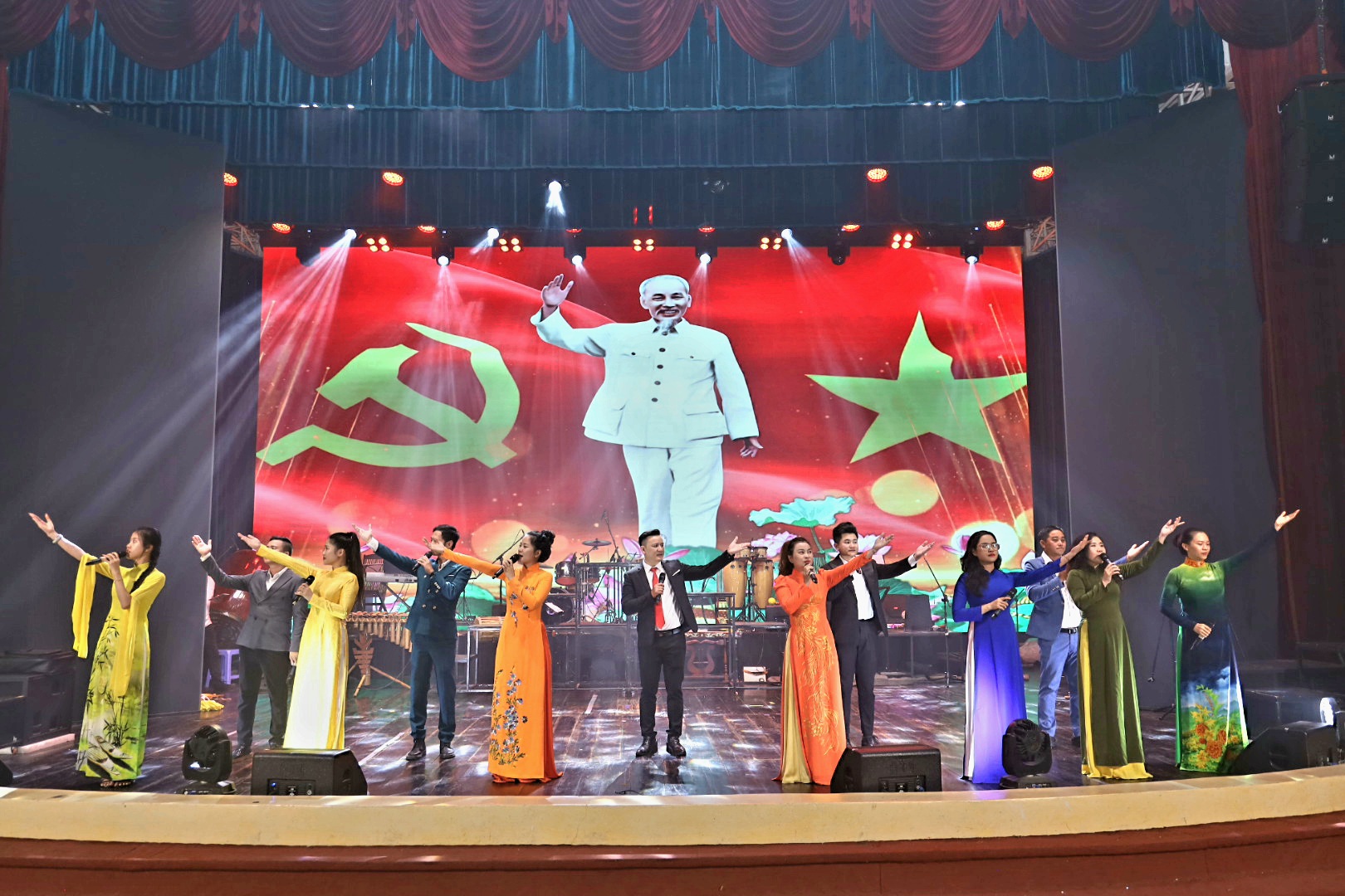 Ngân vang những giai điệu tự hào