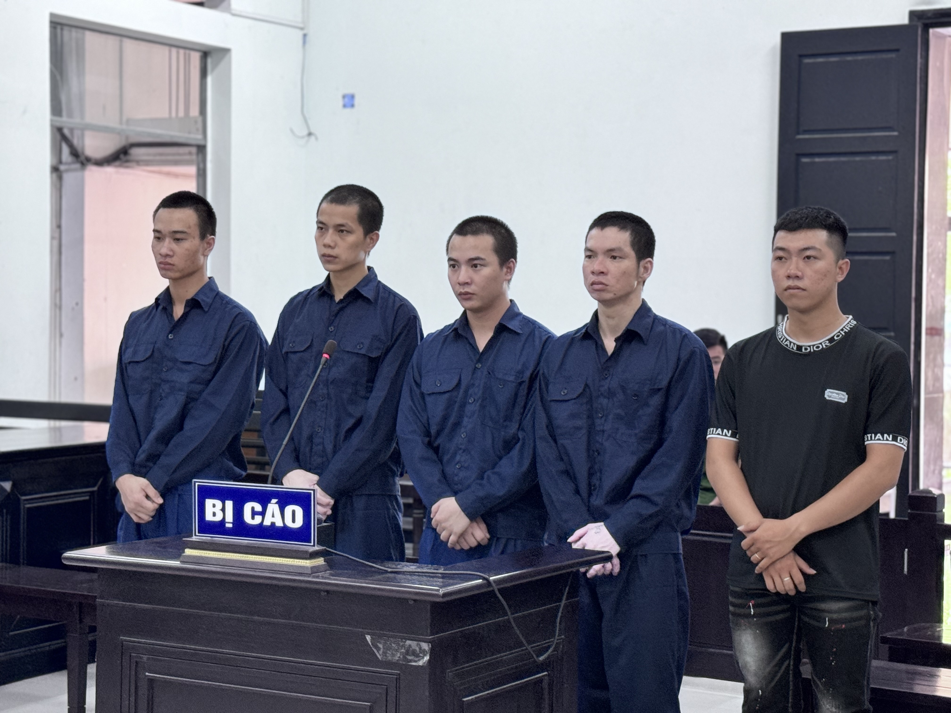 Rủ nhau đi trả thù, 5 thanh niên lãnh án