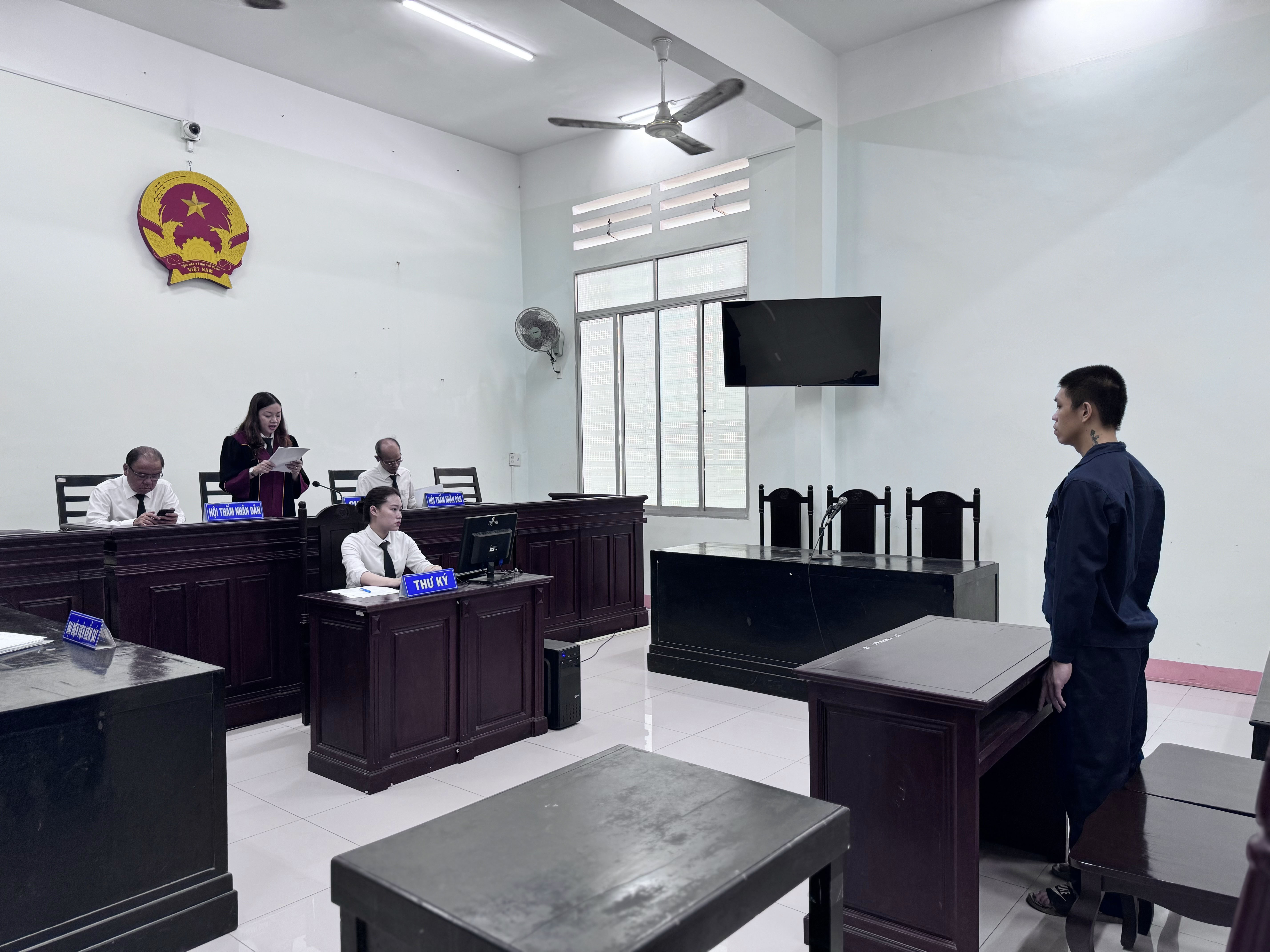 Vào tù vì cướp giật tài sản của du khách