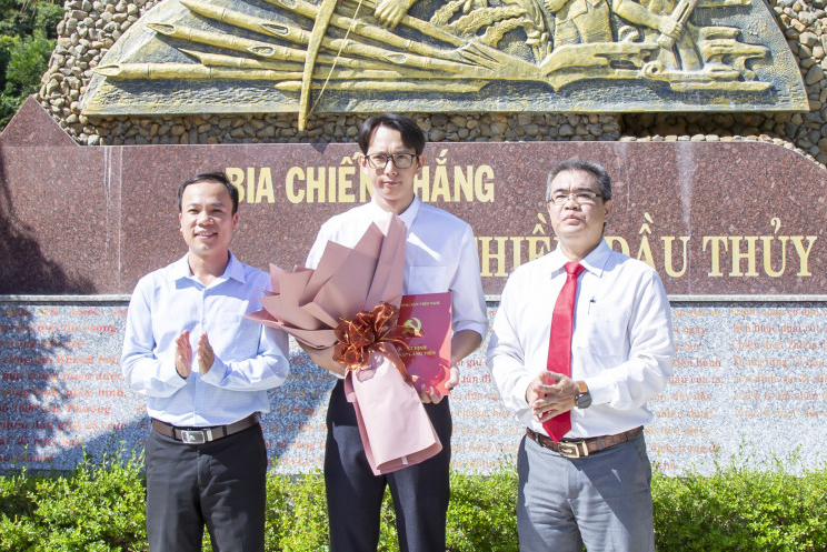 Kết nạp đảng viên mới tại địa chỉ đỏ