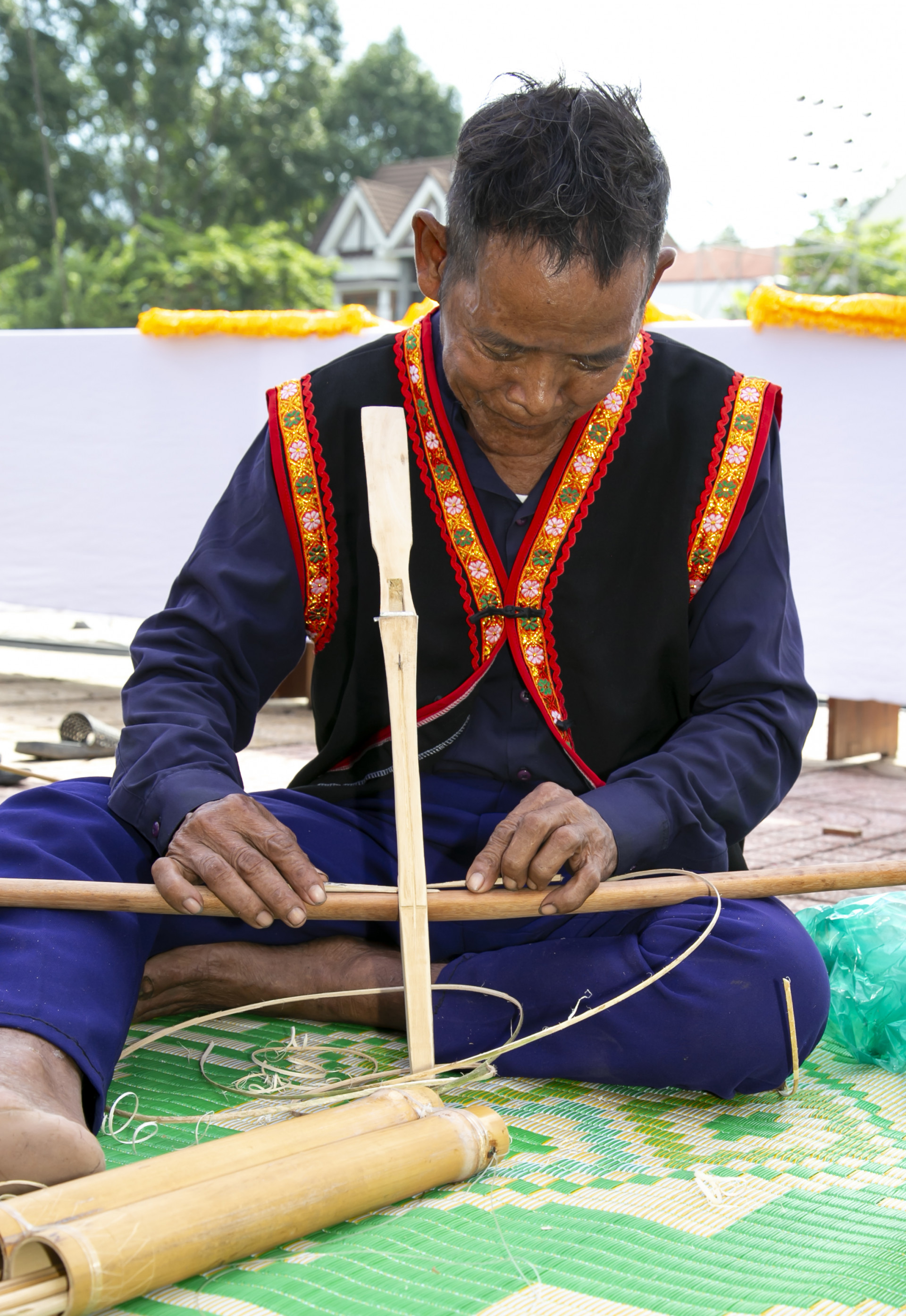 Làm nỏ