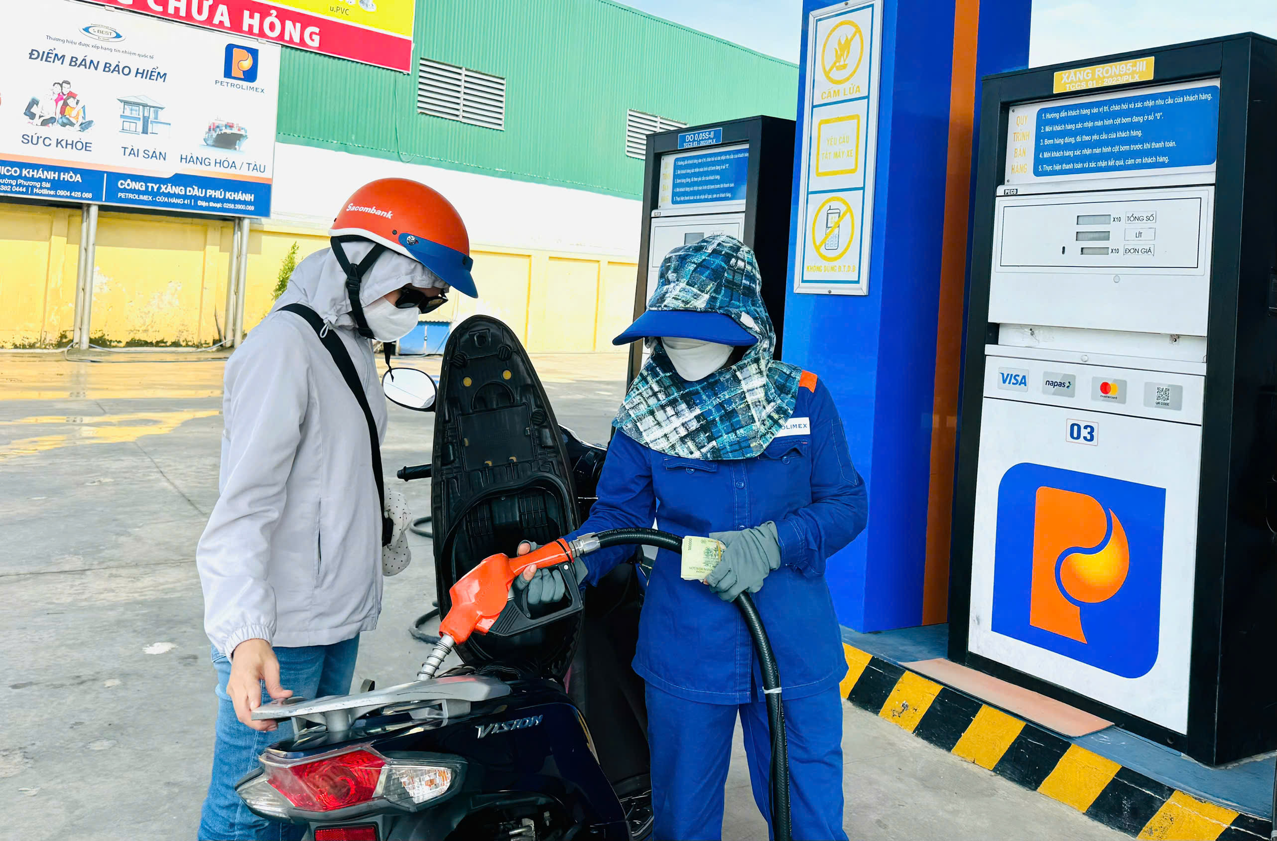 Giá xăng giảm 460 - 540 đồng/lít