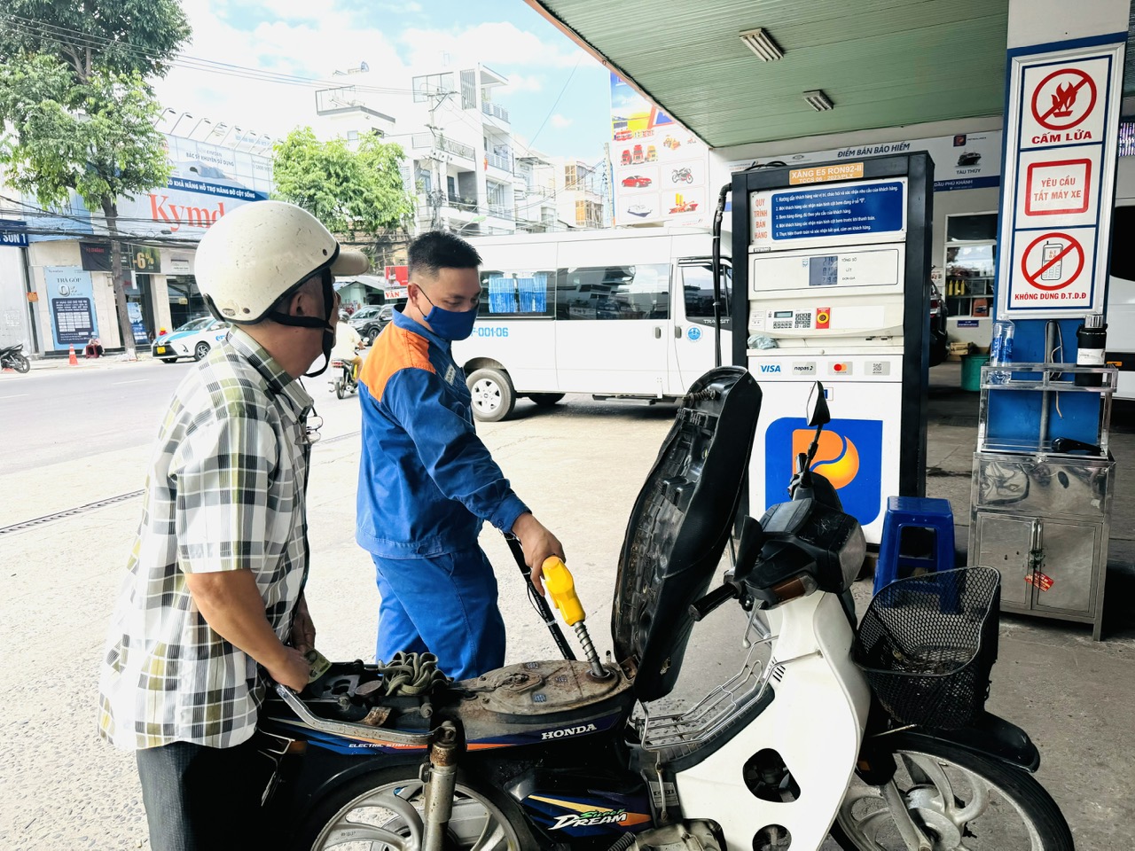 Giá xăng dầu tăng nhẹ trở lại