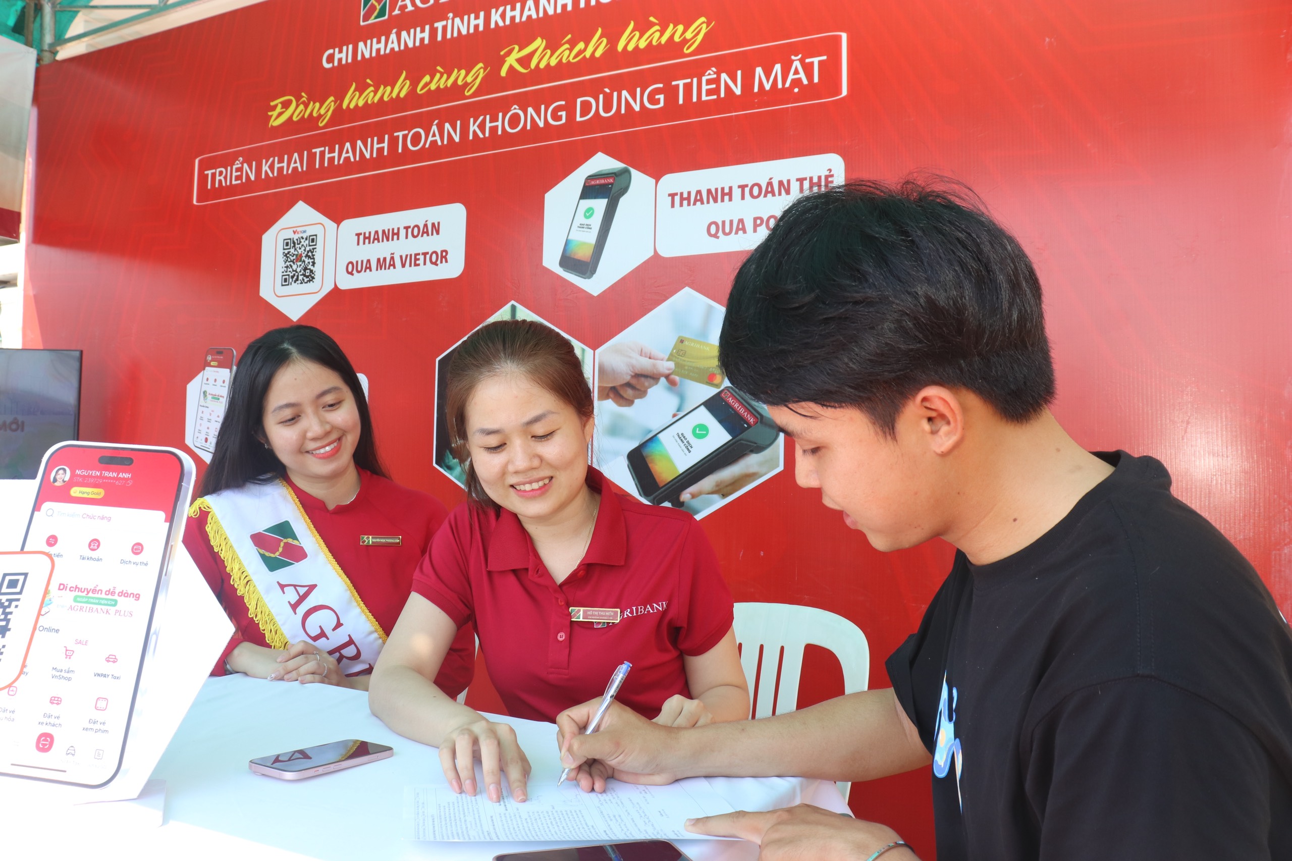 Ngân hàng phủ sóng QR Code tại các chợ