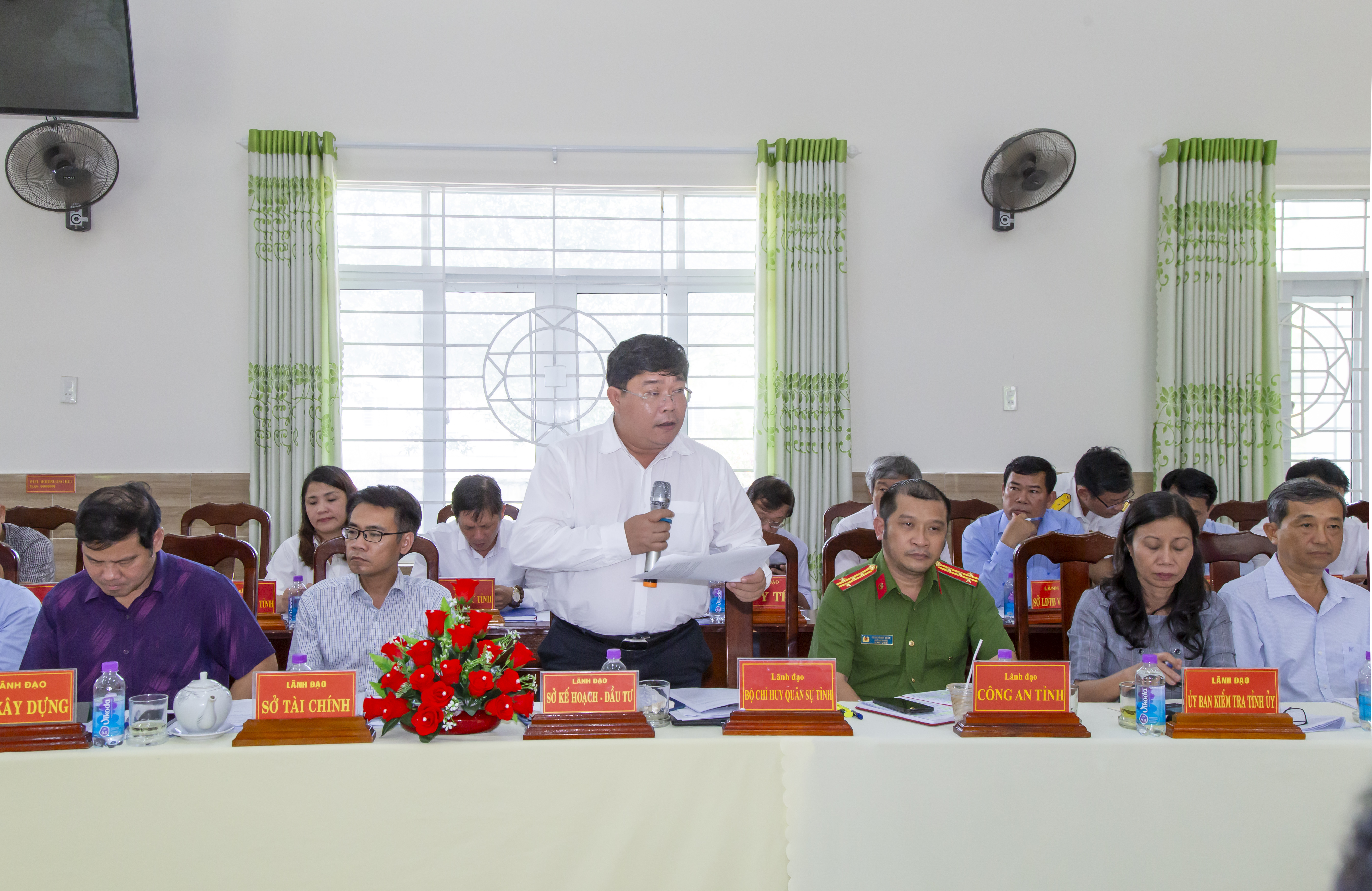 Ông Châu Ngô Anh Nhân - Giám đốc Sở Kế hoạch và Đầu tư đề nghị huyện đẩy nhanh tiến độ giải ngân nguồn vốn đầu tư các dự án trên địa bàn