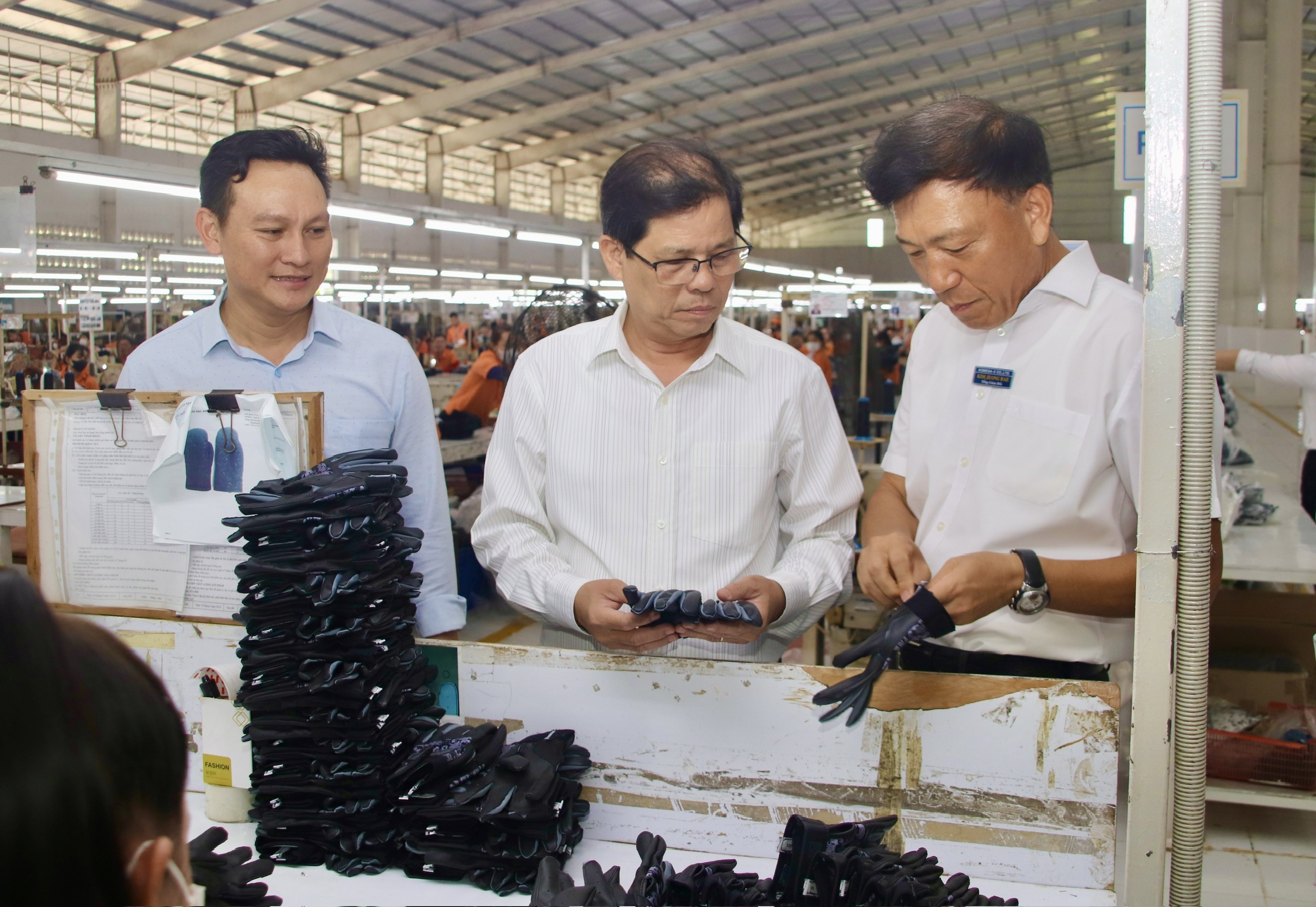 Chủ tịch UBND tỉnh Nguyễn Tấn Tuân làm việc với các doanh nghiệp Khu công nghiệp Suối Dầu