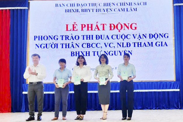 Tích cực vận động người thân tham gia bảo hiểm xã hội tự nguyện