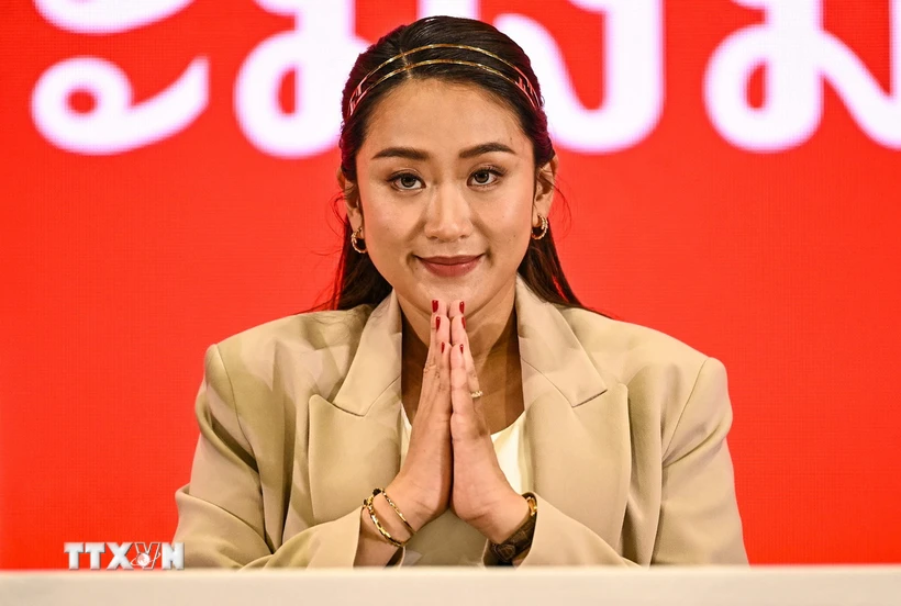 Bà Paetongtarn Shinawatra, thành viên đảng Pheu Thai (Vì nước Thái) trong cuộc họp báo tại Bangkok, ngày 15/5/2023. (Ảnh: AFP/TTXVN)
