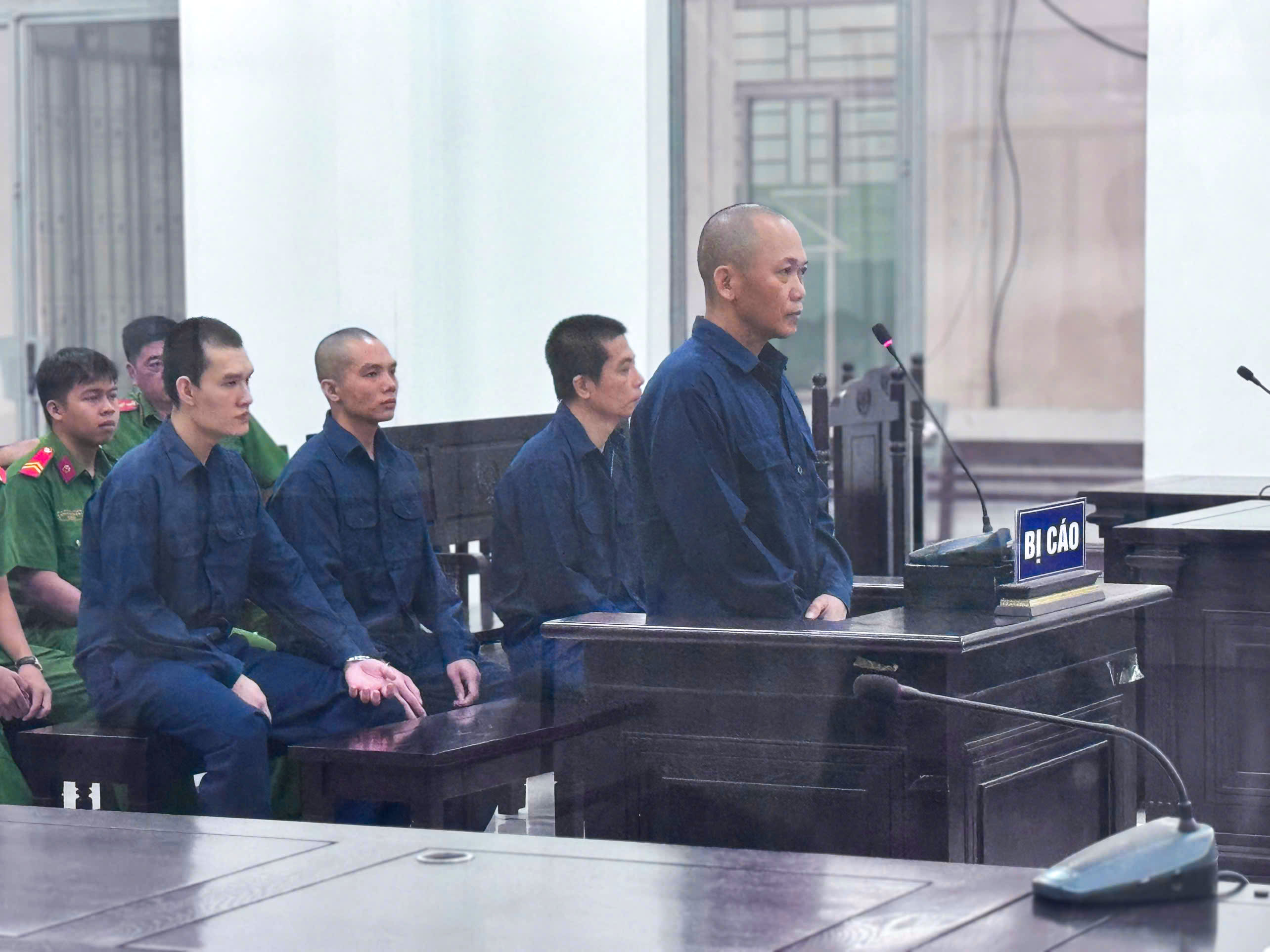 Giảm án cho bị cáo đâm chết người làm thuê