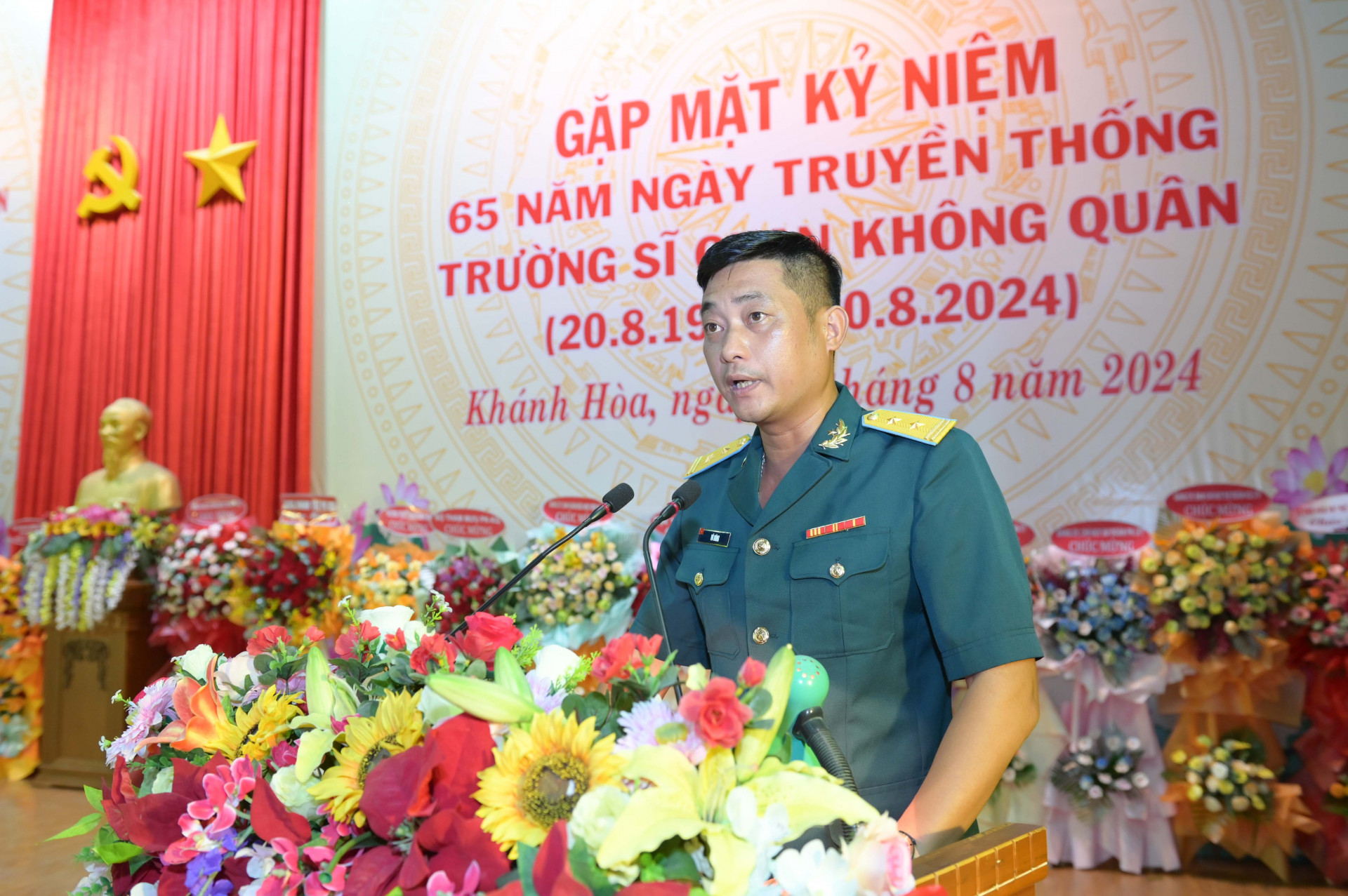 Đại diện tuổi trẻ nhà trường phát biểu quyết tâm phát huy truyền thống nhà trường, hoàn thành xuất sắc mọi nhiệm vụ được giao.