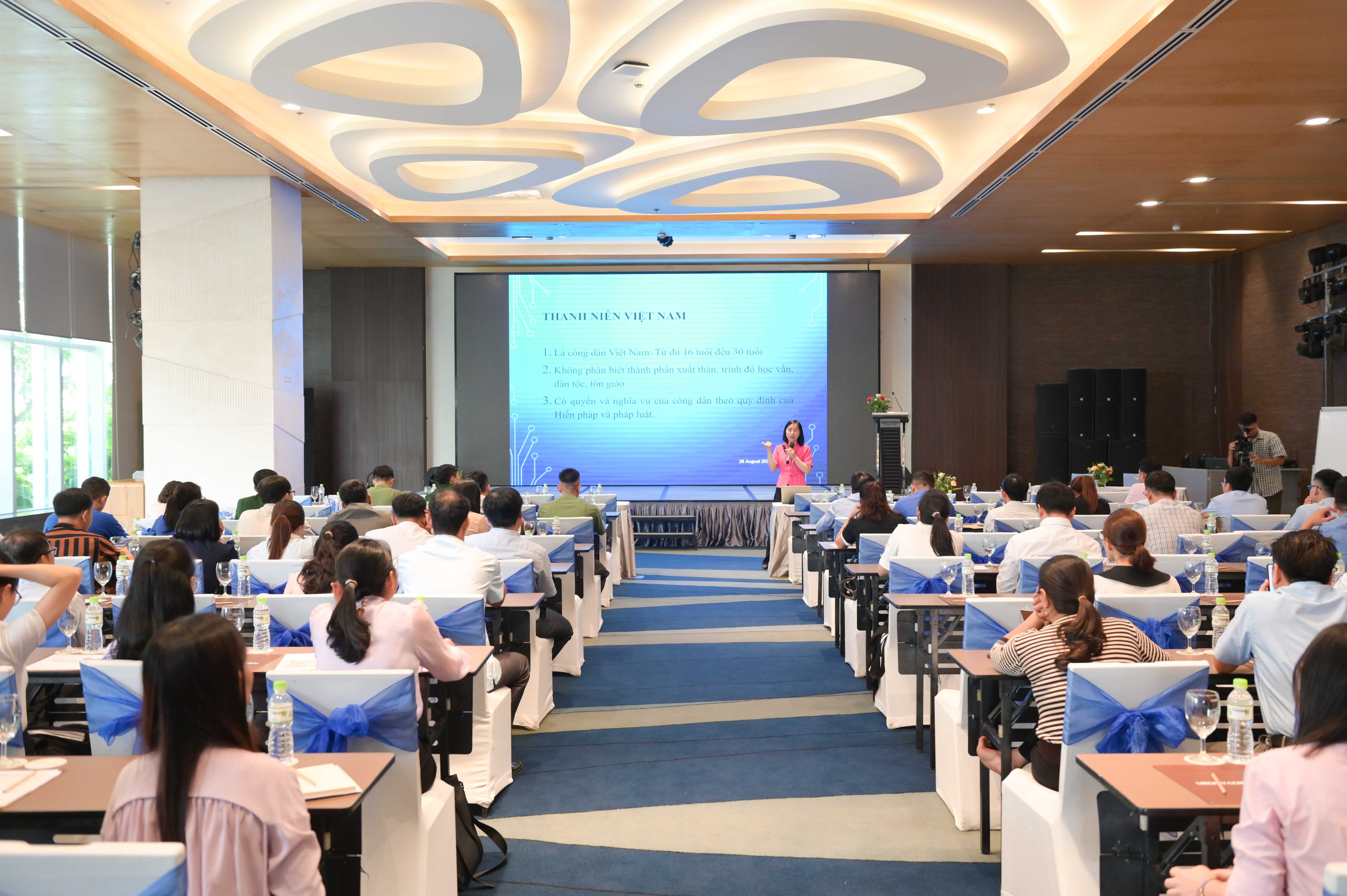 Bồi dưỡng kiến thức công tác quản lý nhà nước về thanh niên cho hơn 100 đại biểu