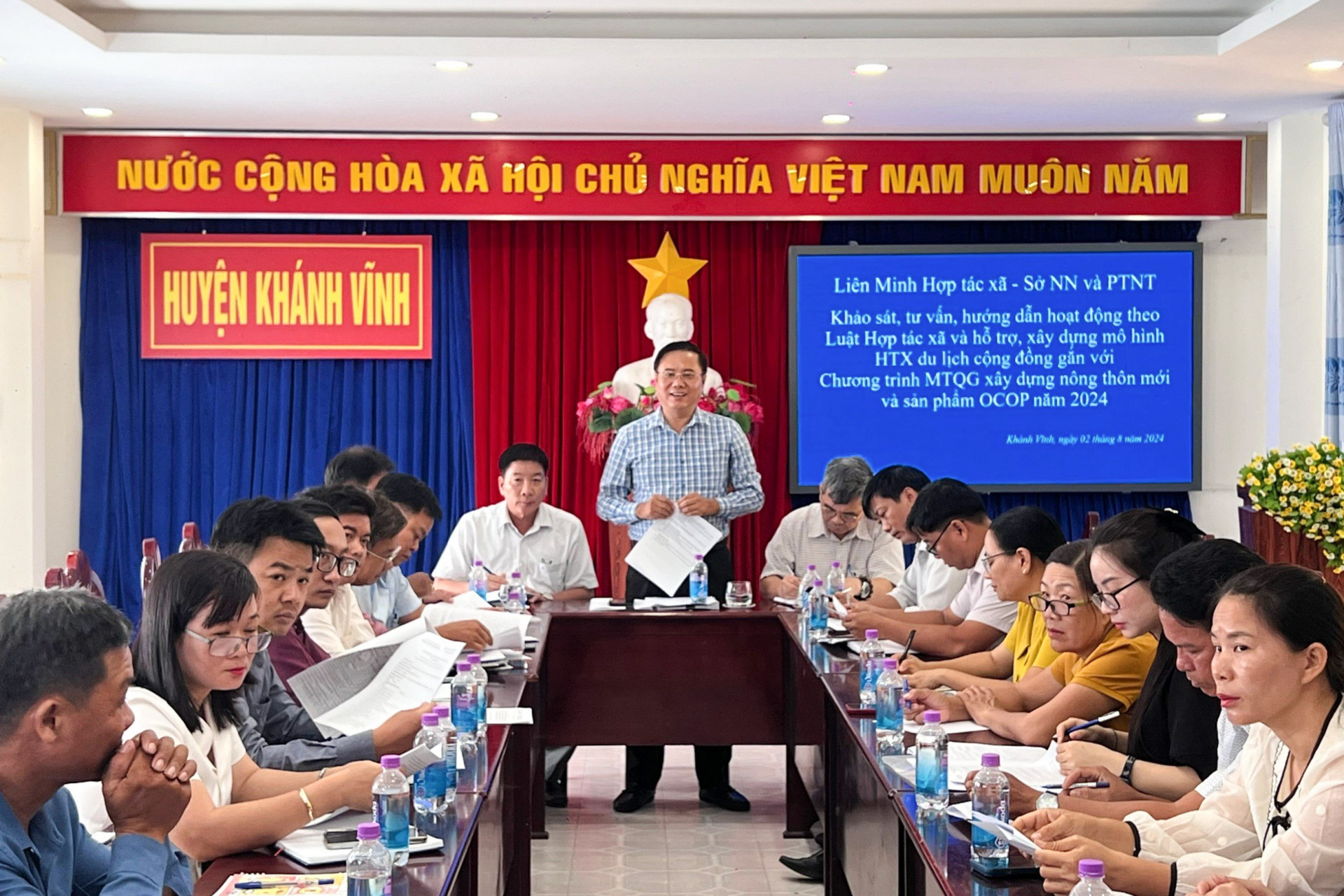 Quang cảnh buổi làm việc.