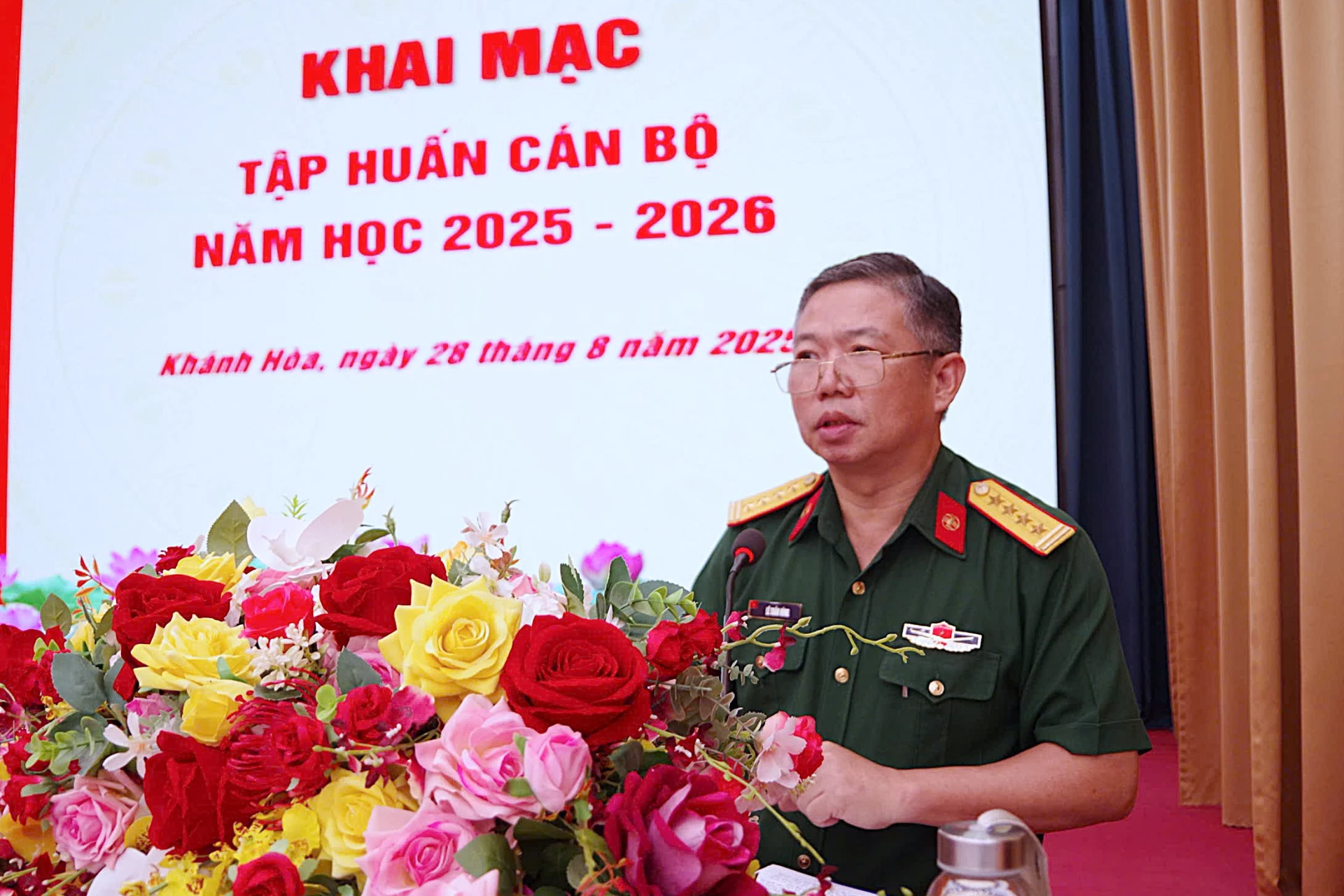 Đại tá, PGS.TS Lê Xuân Hùng khai mạc tập huấn.