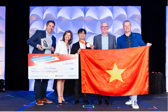 Em Lương Sơn Tùng đoạt huy chương Đồng thế giới nội dung MOS Excel 365 Apps. (Ảnh: PV/Vietnam+)