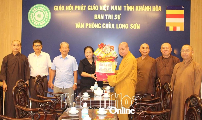 Sở Dân tộc và Tôn giáo thăm, tặng quà cho các cơ sở tôn giáo nhân dịp lễ Vu Lan năm 2025