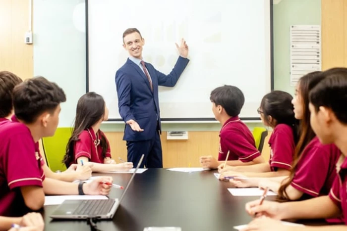 Từ ngày 25-9, áp dụng quy định mới về dạy và học bằng tiếng nước ngoài