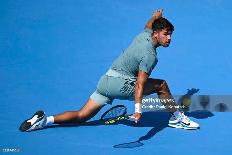 Tay vợt hạt giống số hai Alcaraz vất vả dành vé vào vòng ba 