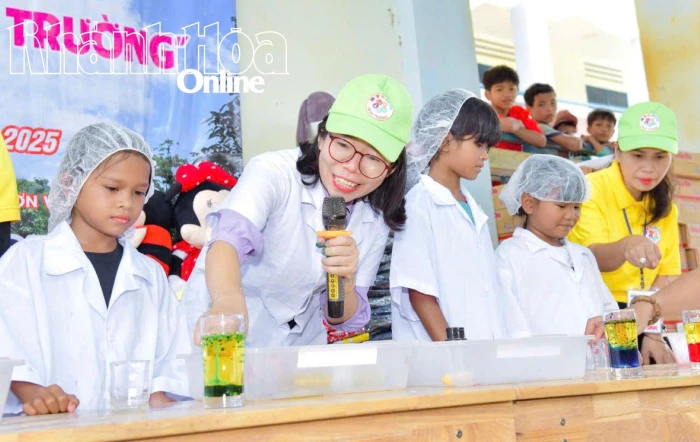 Hơn 100 học sinh tham gia chương trình “Cùng em vui bước đến trường”