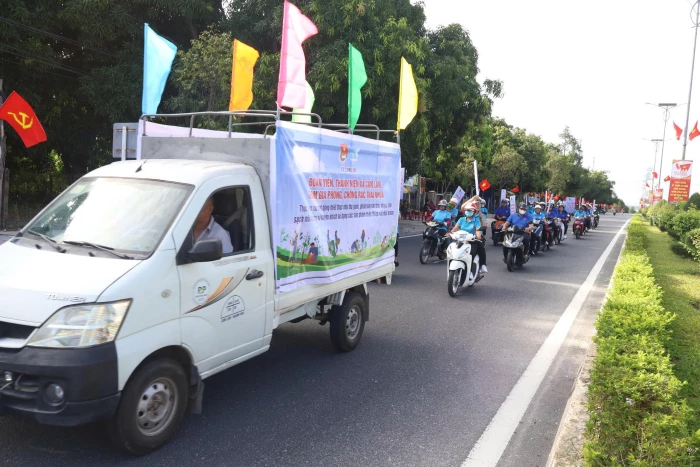 Phát động phòng, chống rác thải nhựa ở xã Cam Lâm