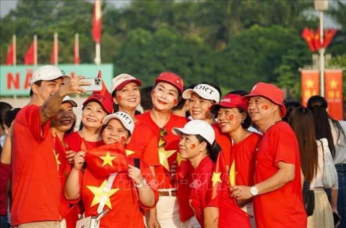 Chính phủ tặng mỗi người dân 100.000 đồng ăn Tết Độc lập