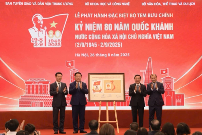 Phát hành bộ tem bưu chính đặc biệt kỷ niệm 80 năm Quốc khánh