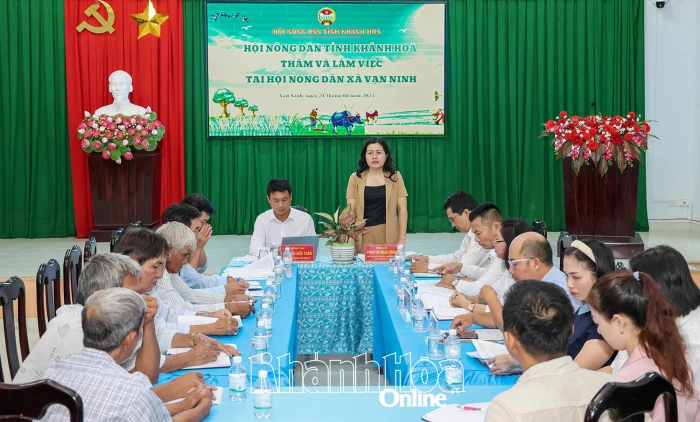 Lãnh đạo Hội Nông dân tỉnh làm việc tại xã Vạn Ninh