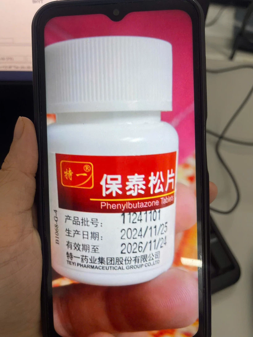 Hình ảnh loại thuốc chứa hoạt chất Phenylbutazone bệnh nhân đã sử dụng theo lời quảng cáo trên mạng xã hội. (Nguồn: Bệnh viện Bạch Mai)