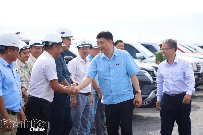 Phó Chủ tịch Quốc hội Vũ Hồng Thanh kiểm tra 2 dự án đường bộ cao tốc trên địa bàn tỉnh Khánh Hòa 