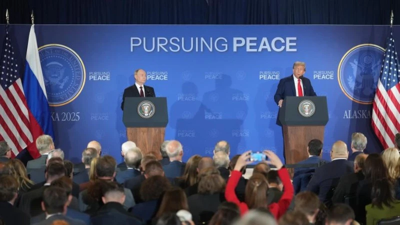 Tổng thống Mỹ Donald Trump và người đồng cấp Nga Vladimir Putin tại cuộc họp báo chung sau gần ba giờ họp kín. (Ảnh: Tân Hoa Xã)