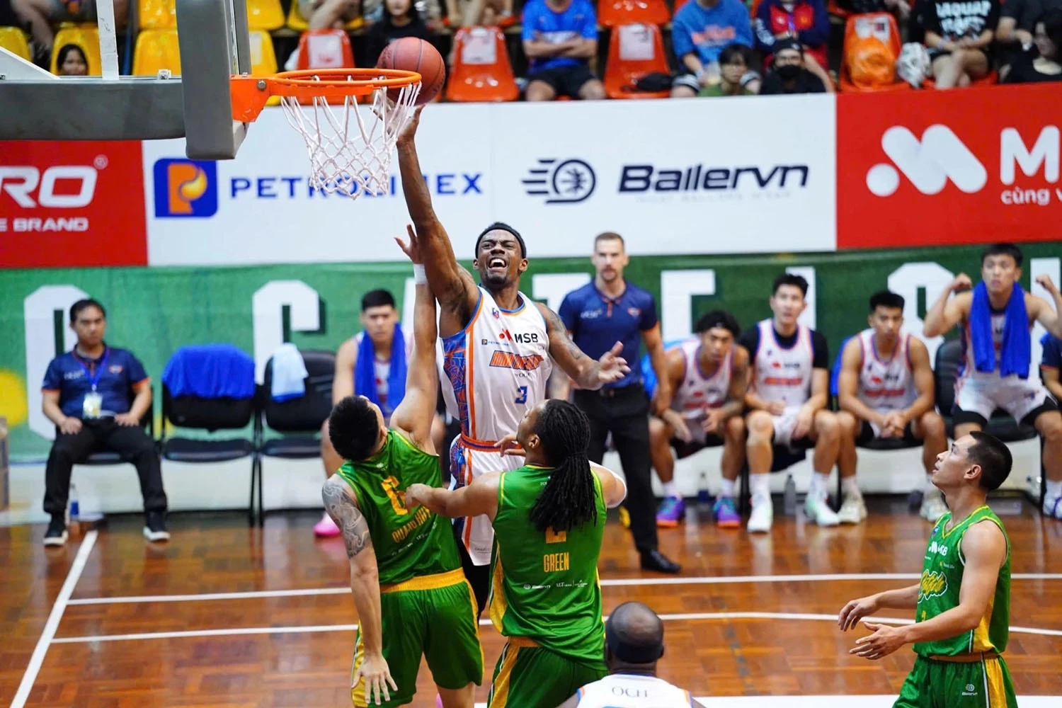 Match between Hanoi Buffaloes and Cantho Catfish

