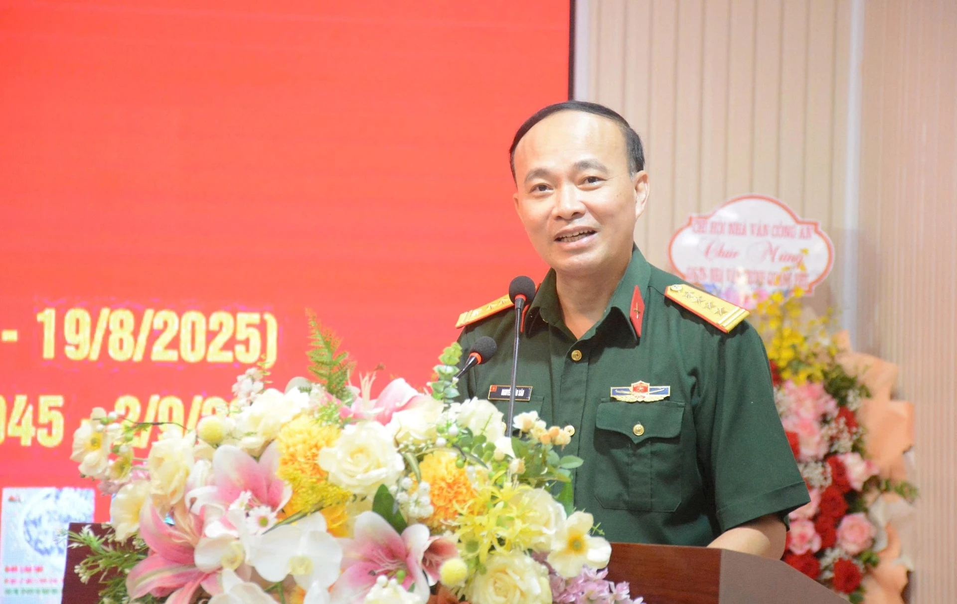 Đại tá Nguyễn Văn Sáu, Phó Giám đốc - Phó Tổng Biên tập Nhà Xuất bản Quân đội nhân dân phát biểu. Ảnh: H.Hoàng