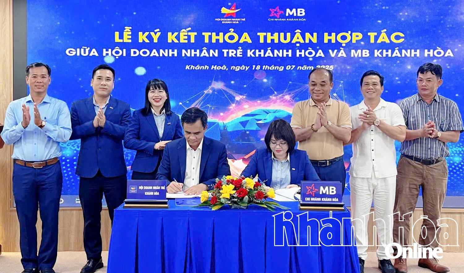 Khanh Hoa Young Entrepreneurs Association signed a cooperation agreement with the Military Commercial Joint Stock Bank, Khanh Hoa Branch.