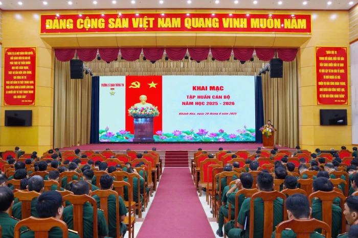 Trường Sĩ quan Thông tin tập huấn cán bộ năm học 2025 - 2026
