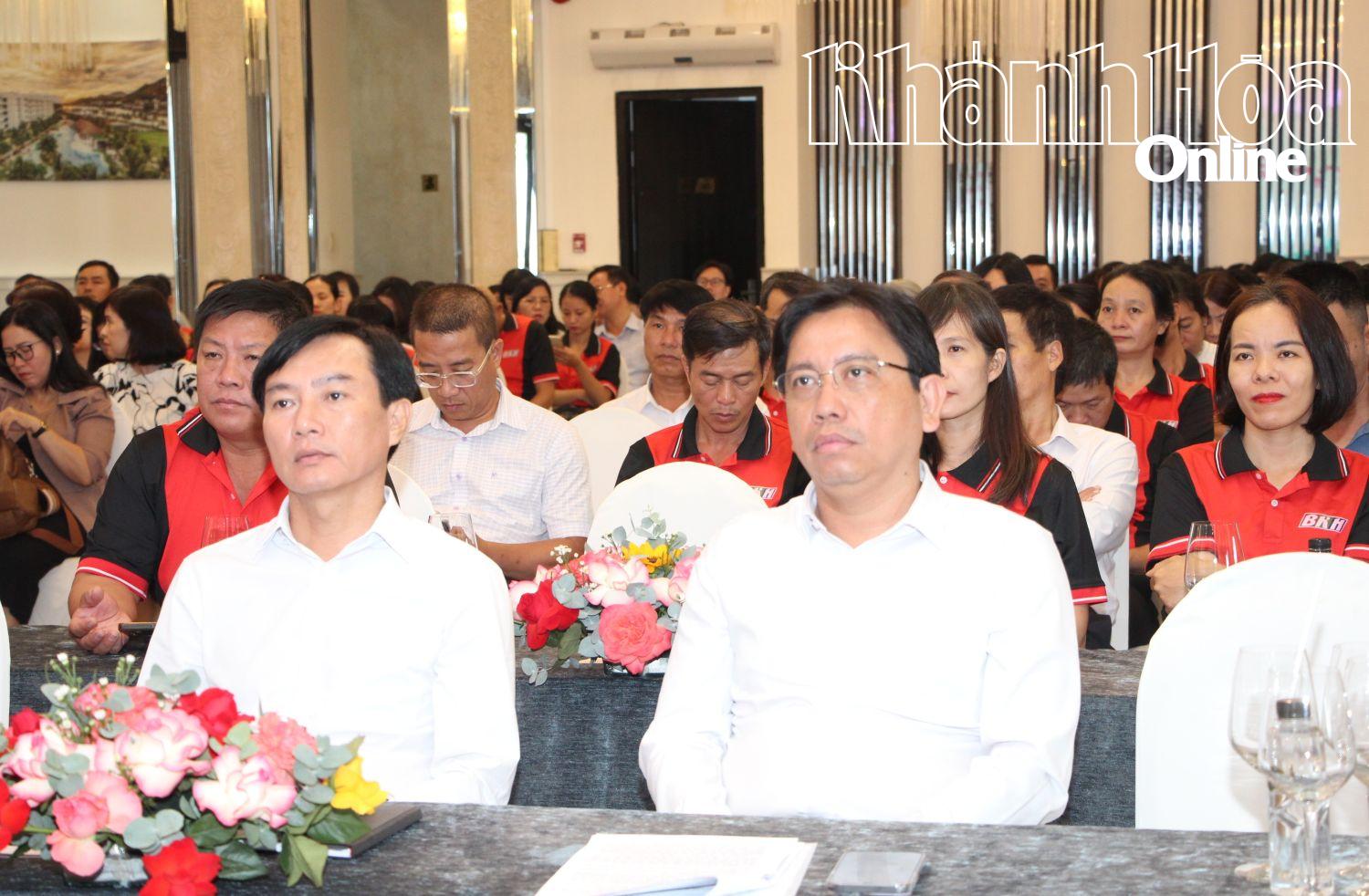 Các đại biểu tham dự hội nghị.