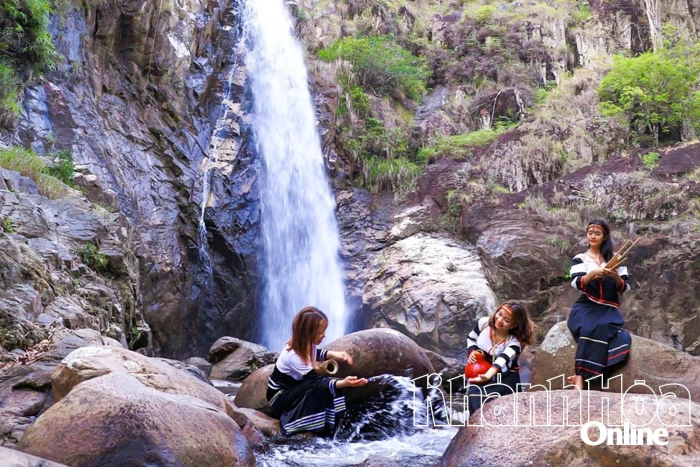 Dạo chơi trên miền non cao