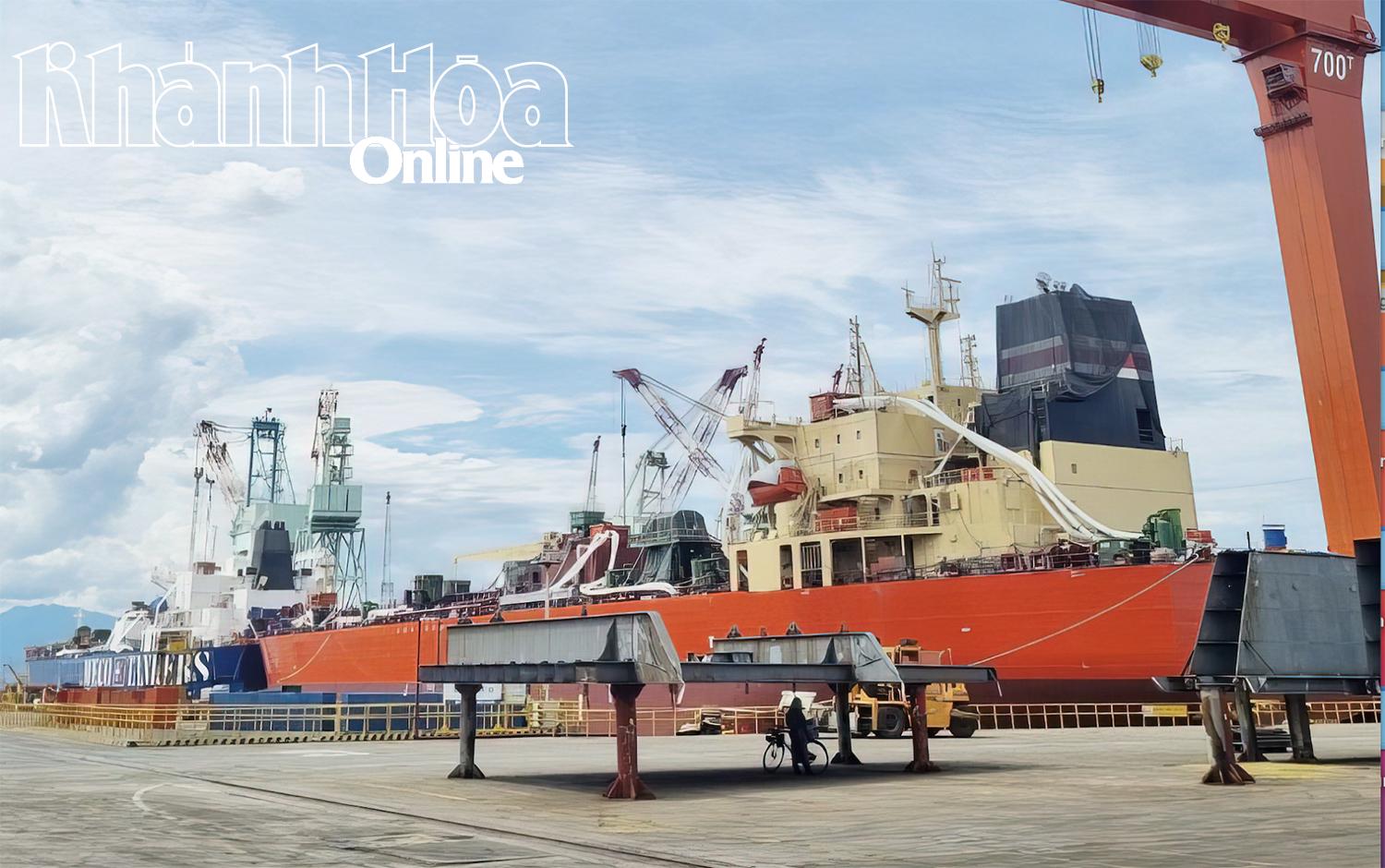 Tàu đóng mới tại Nhà máy đóng tàu HD Hyundai Việt Nam.