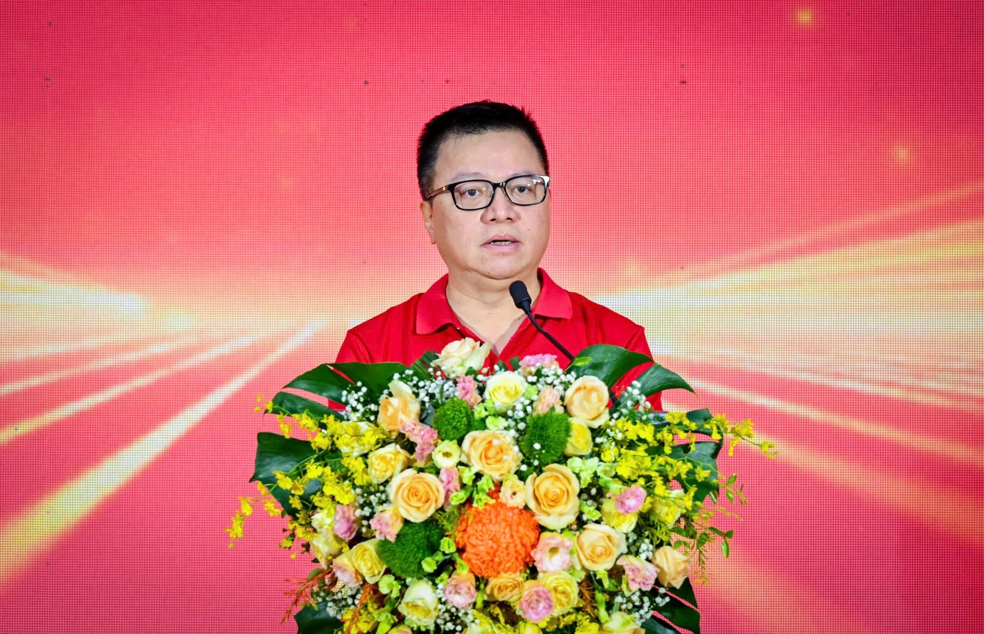 Đồng chí Lê Quốc Minh, Ủy viên Trung ương Đảng, Tổng Biên tập Báo Nhân Dân, Phó Trưởng Ban Tuyên giáo và Dân vận Trung ương, Chủ tịch Hội Nhà báo Việt Nam phát biểu tại Lễ phát động. (Ảnh: THÀNH ĐẠT)

