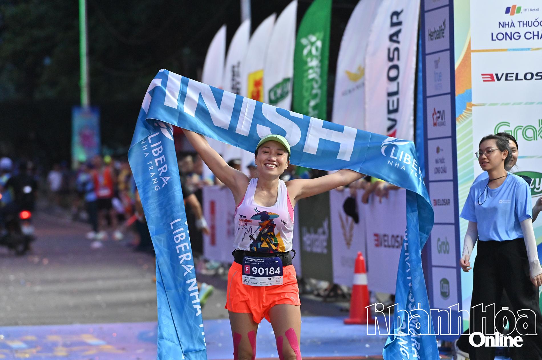 Le Thi Ha, female champion in 42km distance

