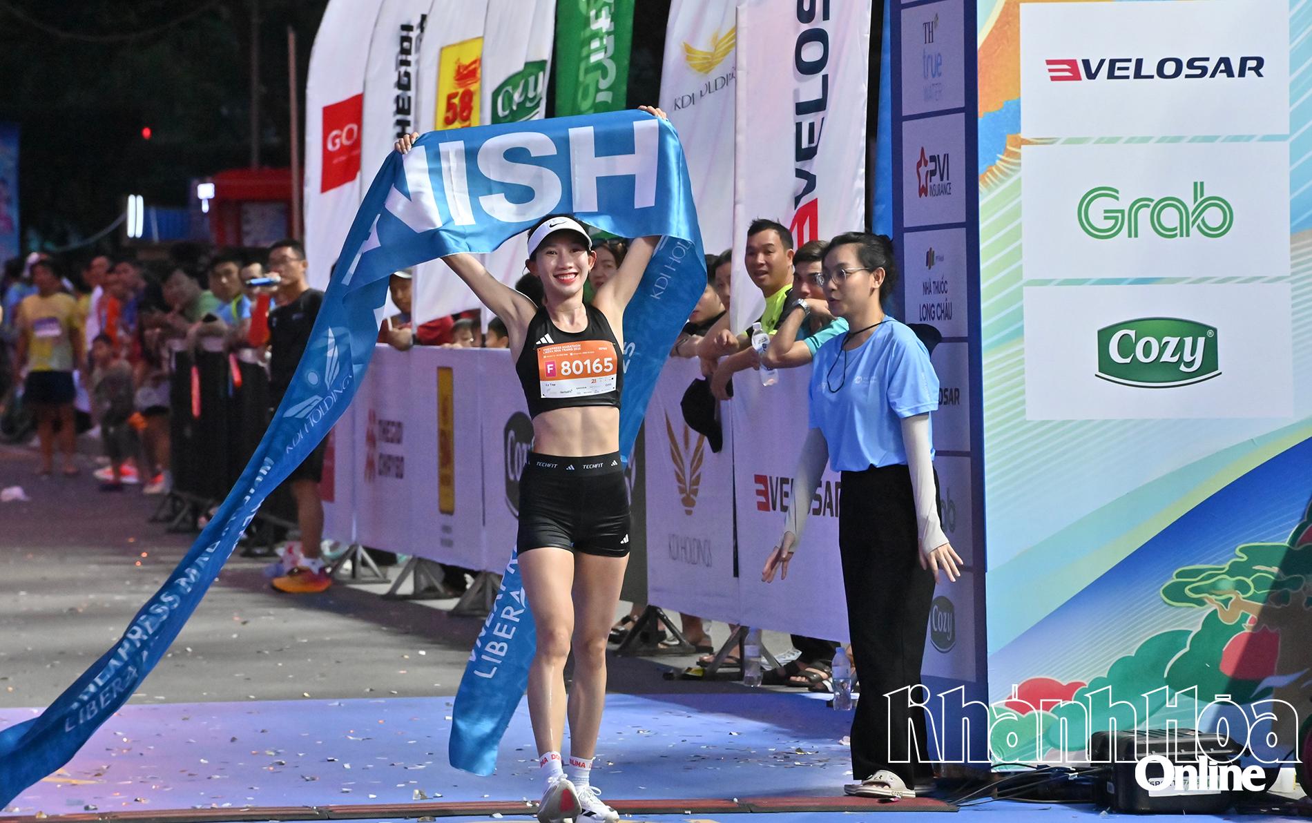 Runner Nguyen Khanh Ly finished first in 21km distance

